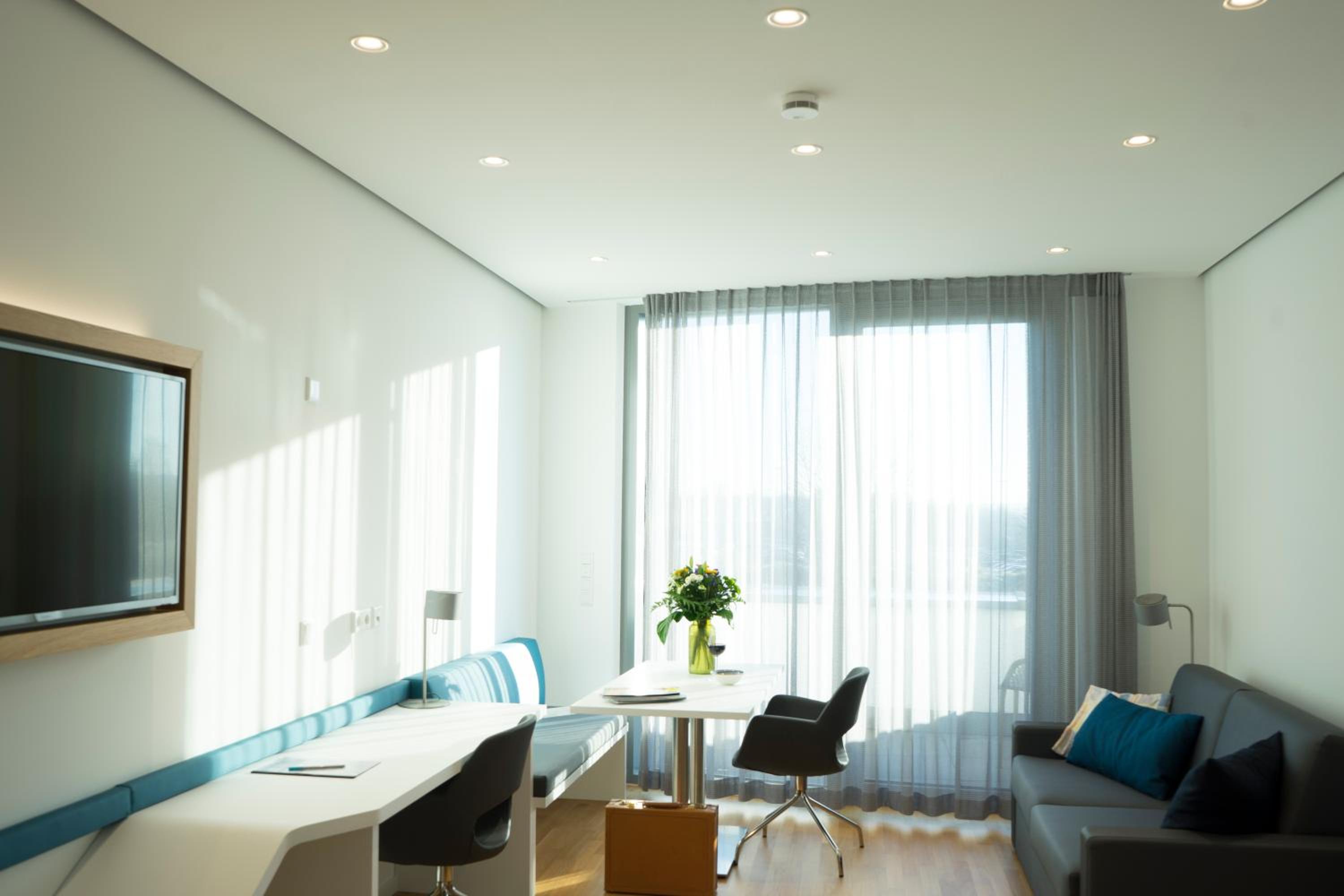 Family Room with Balcony photo 2