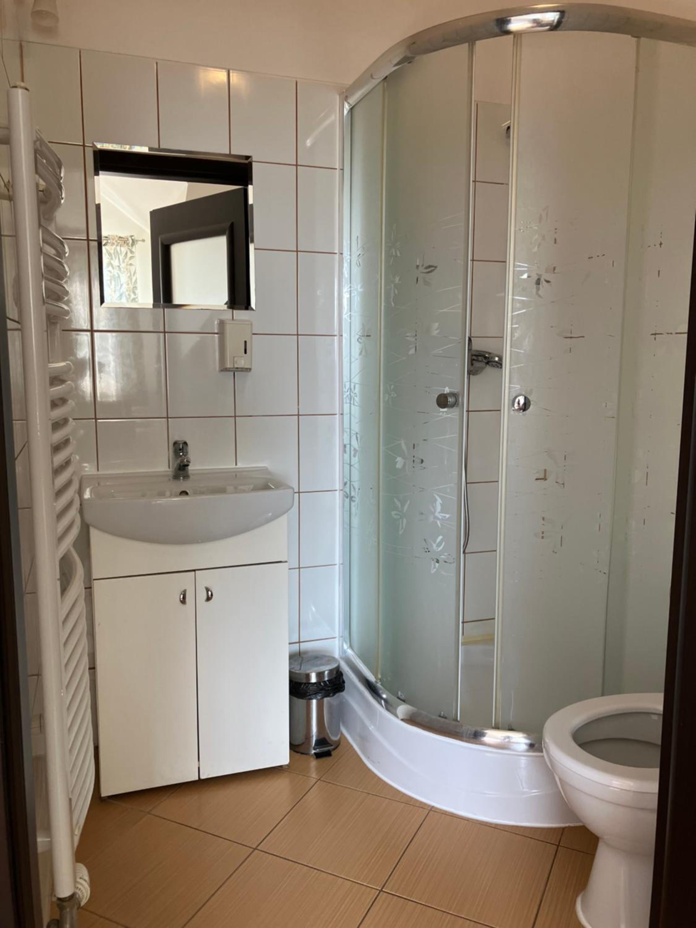 Double Room with Private Bathroom - Photo 3