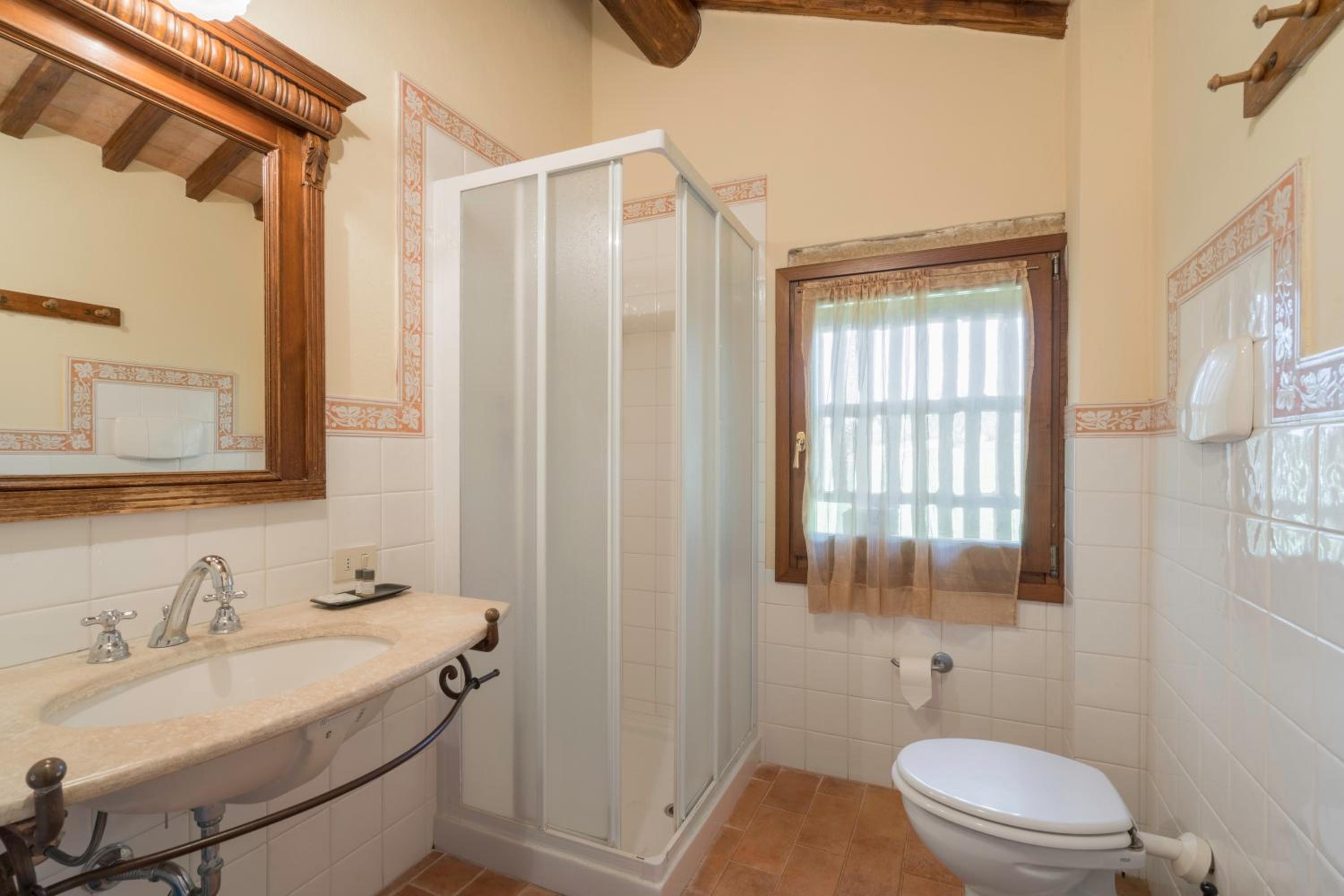Four-Bedroom Deluxe Apartment