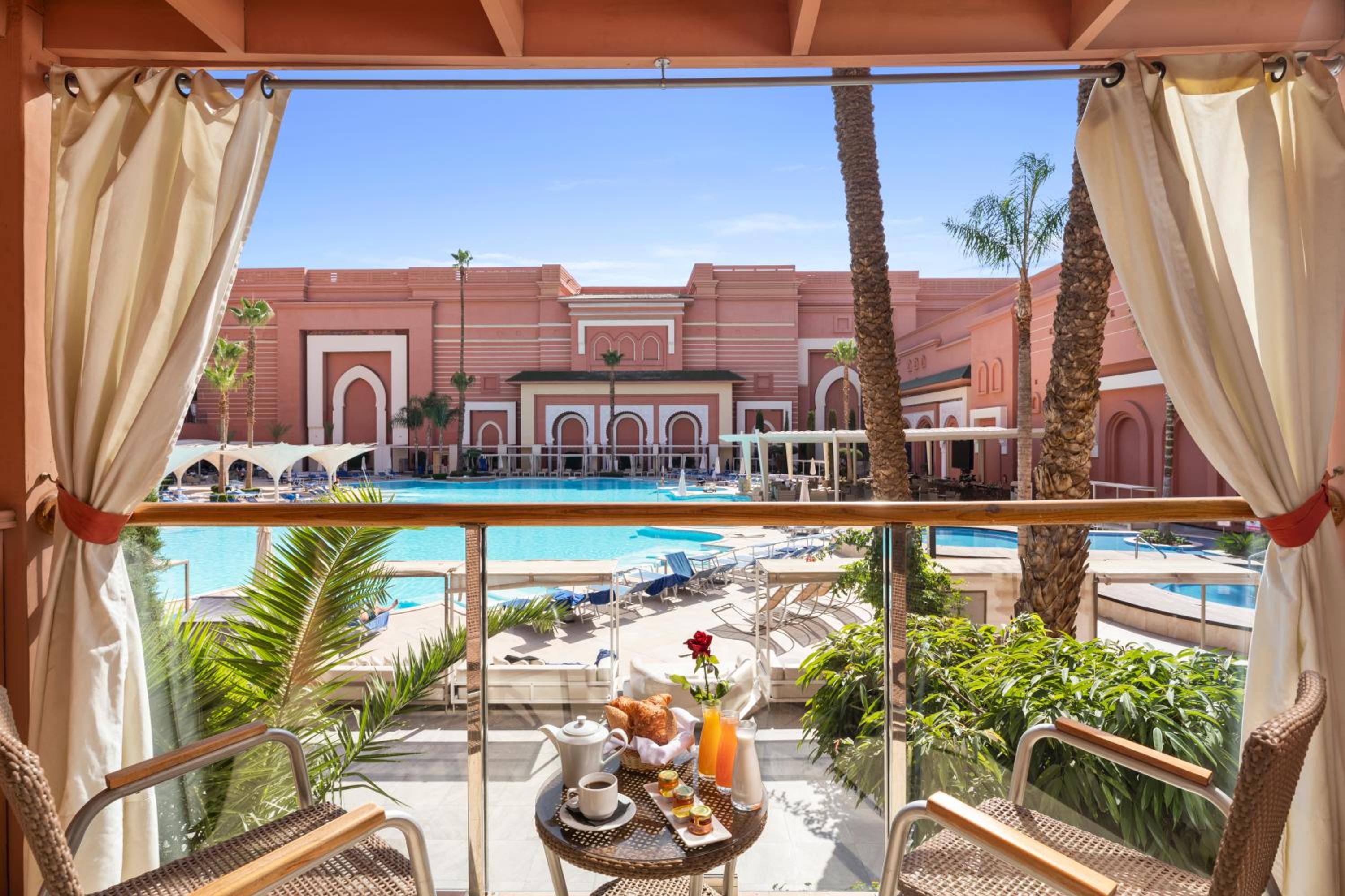 Premium Room Pool View King Bed thumbnail 6