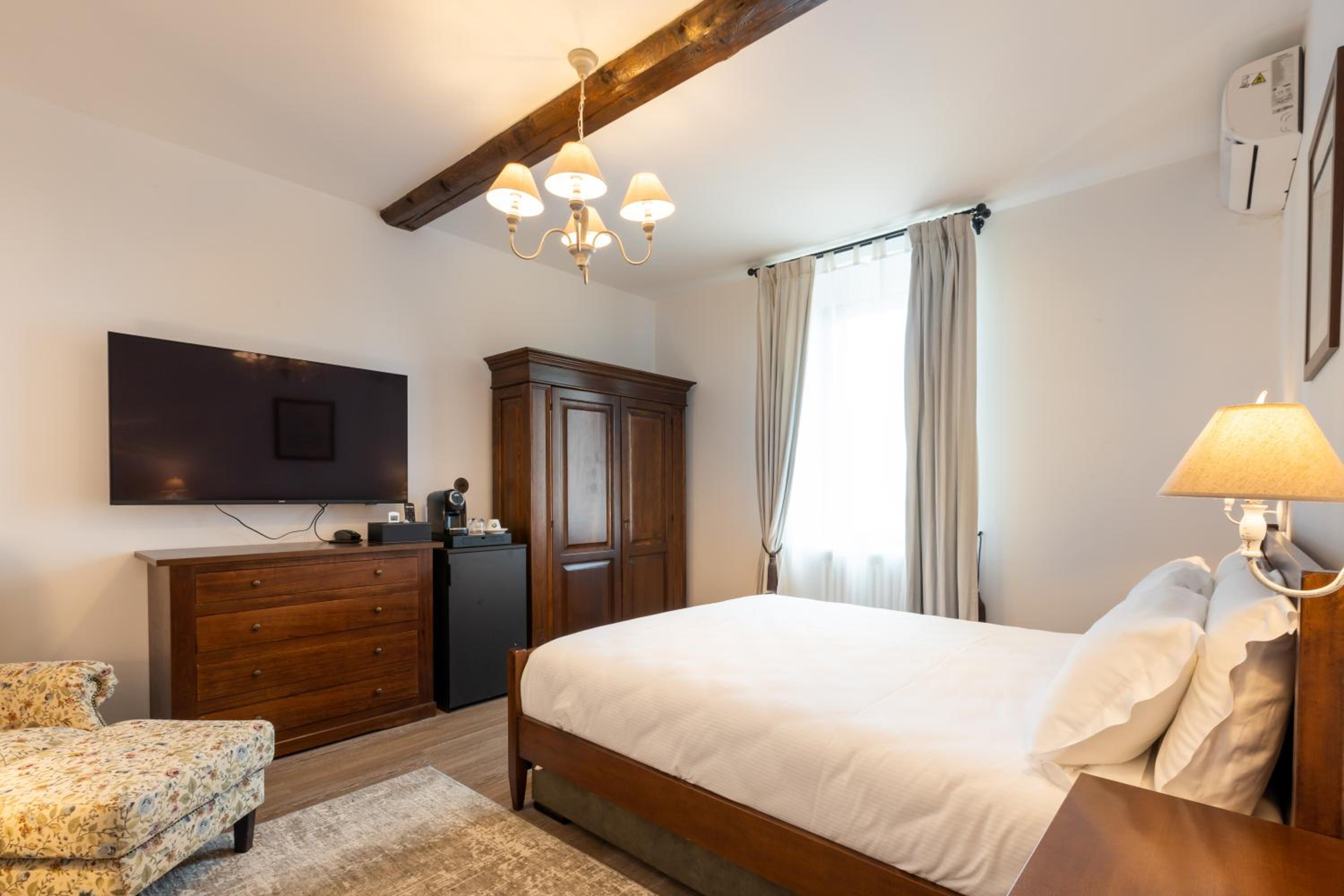 Suite - Photo 5