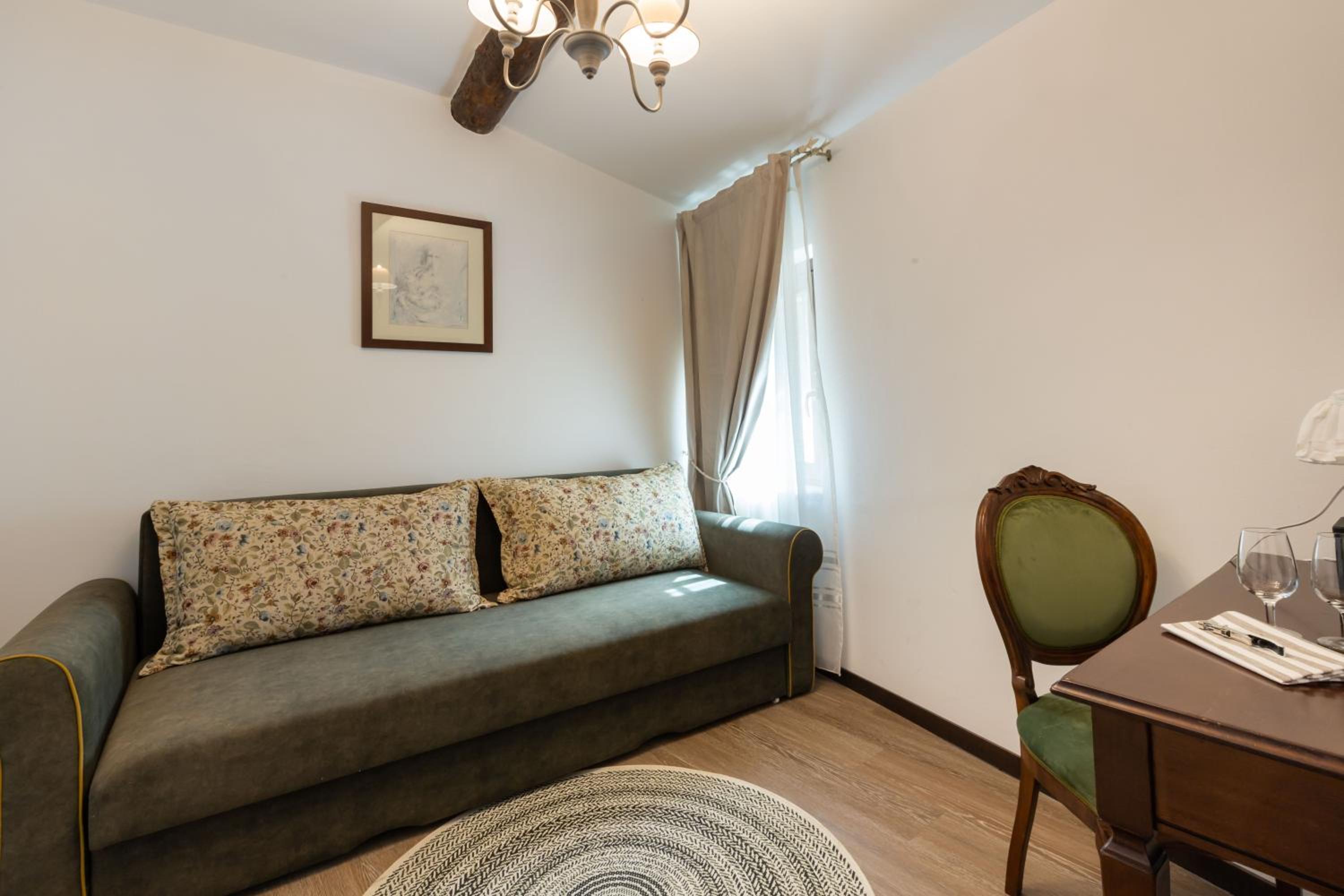 Suite - Photo 4