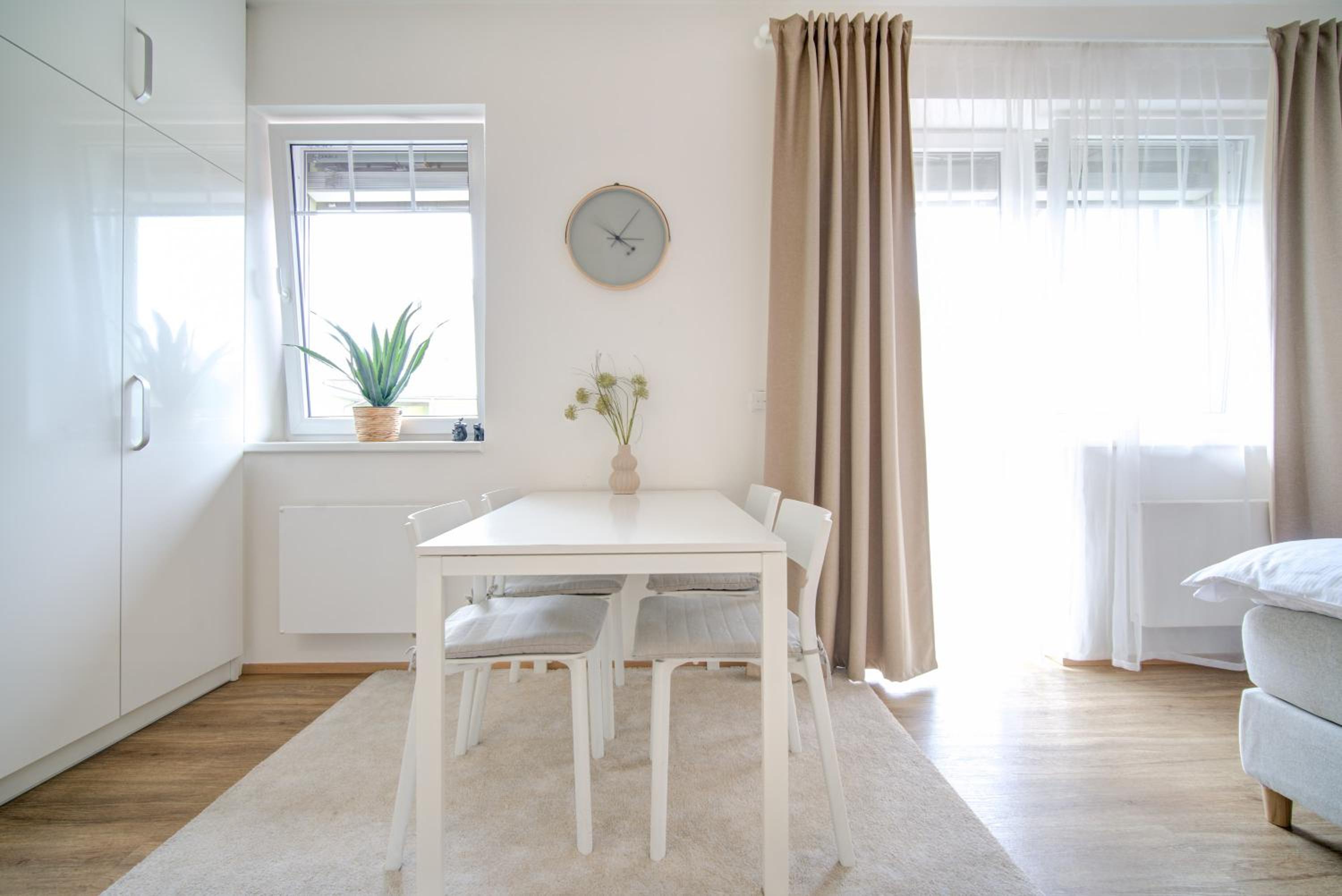 Studio with Balcony - Photo 6