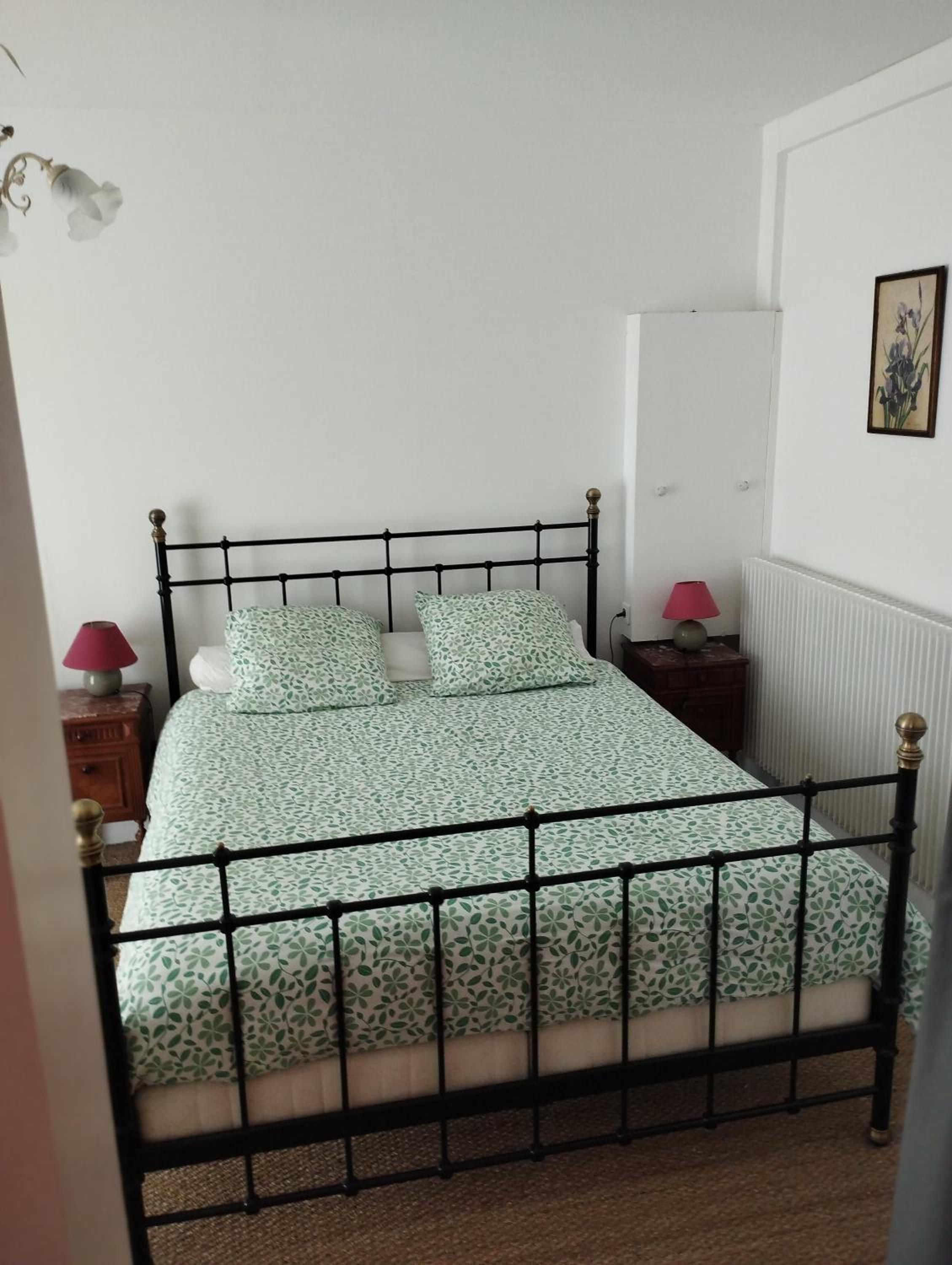One-Bedroom Apartment - Photo 1