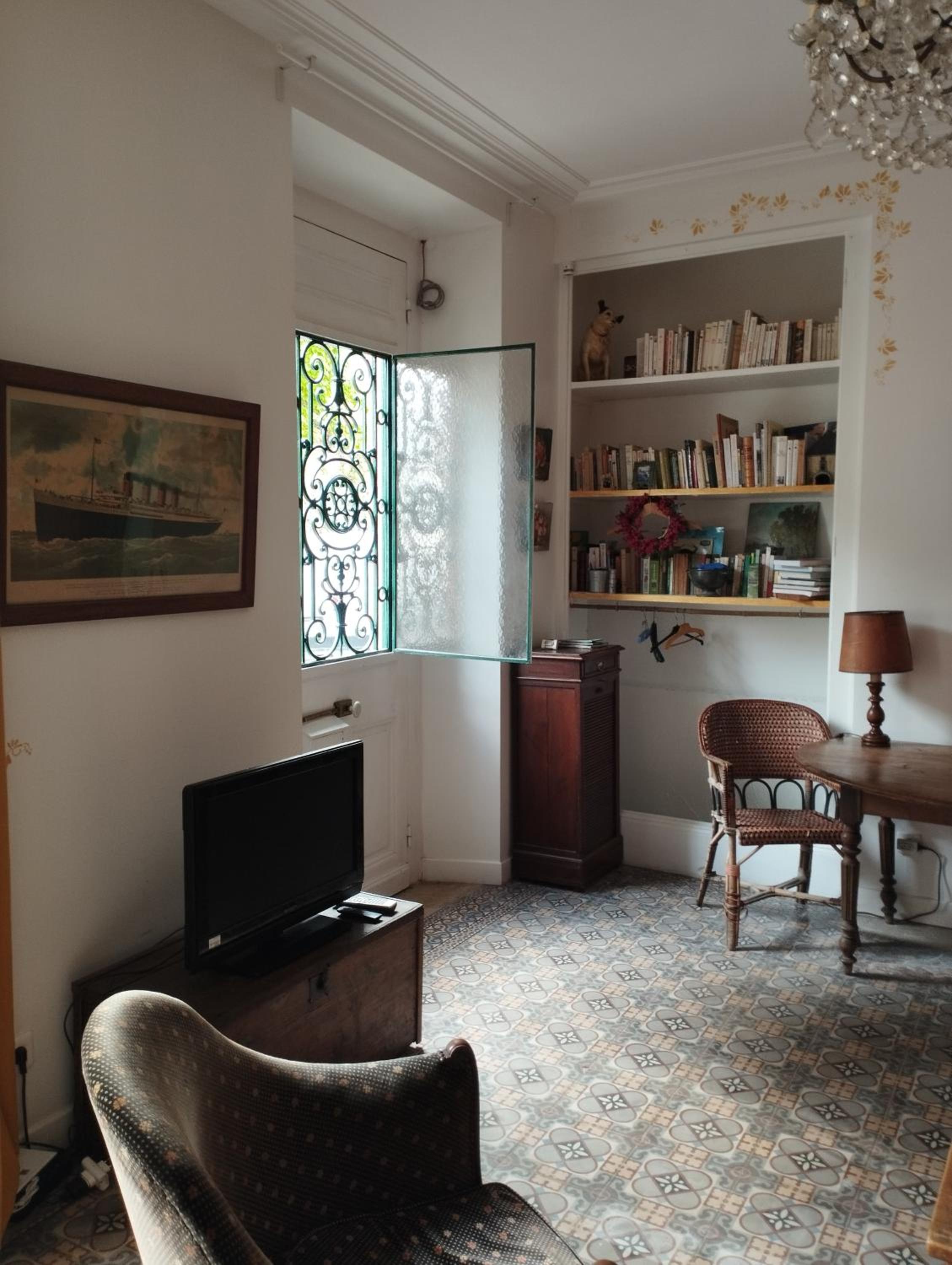 One-Bedroom Apartment - Photo 28