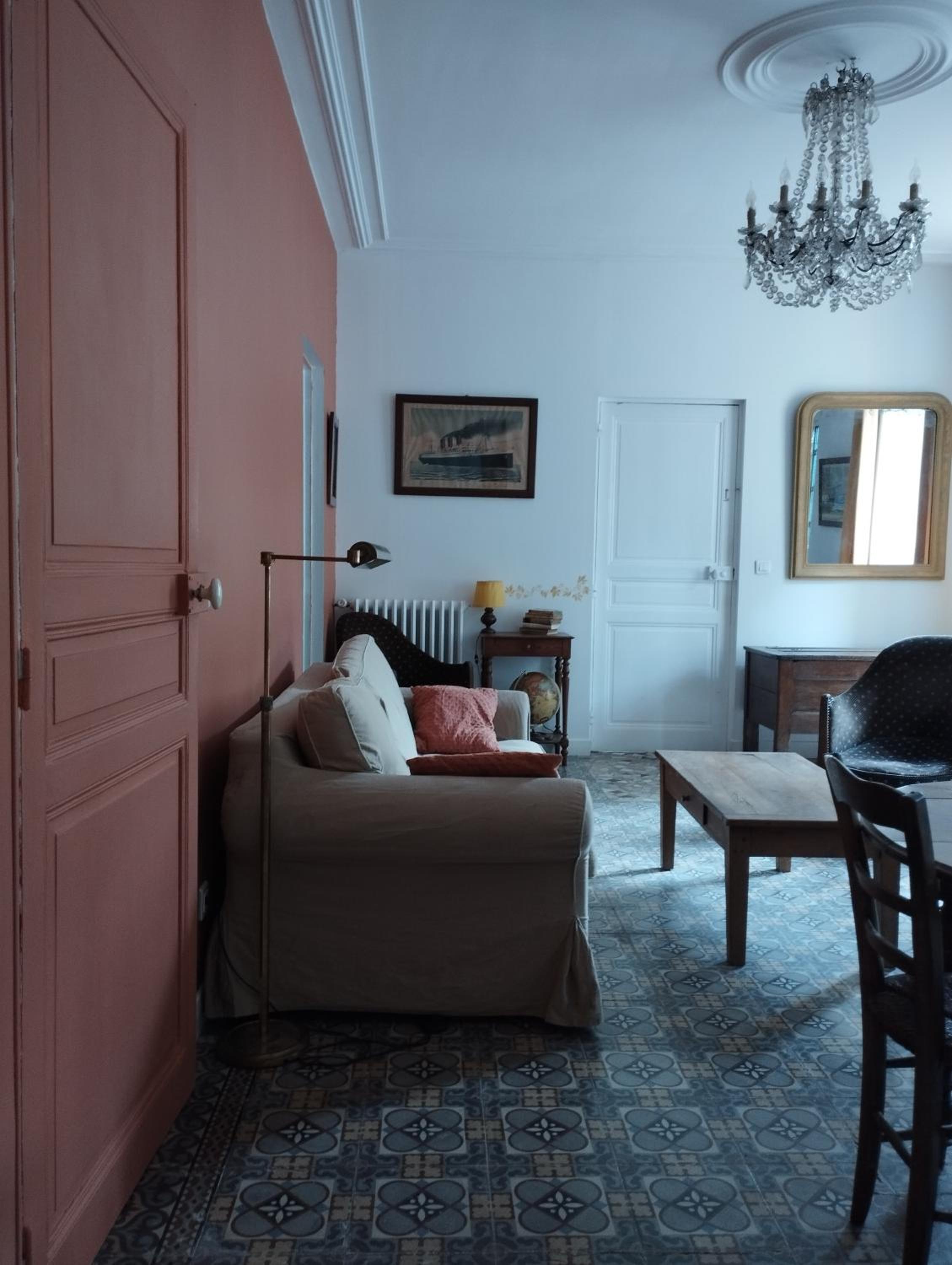 One-Bedroom Apartment - Photo 26