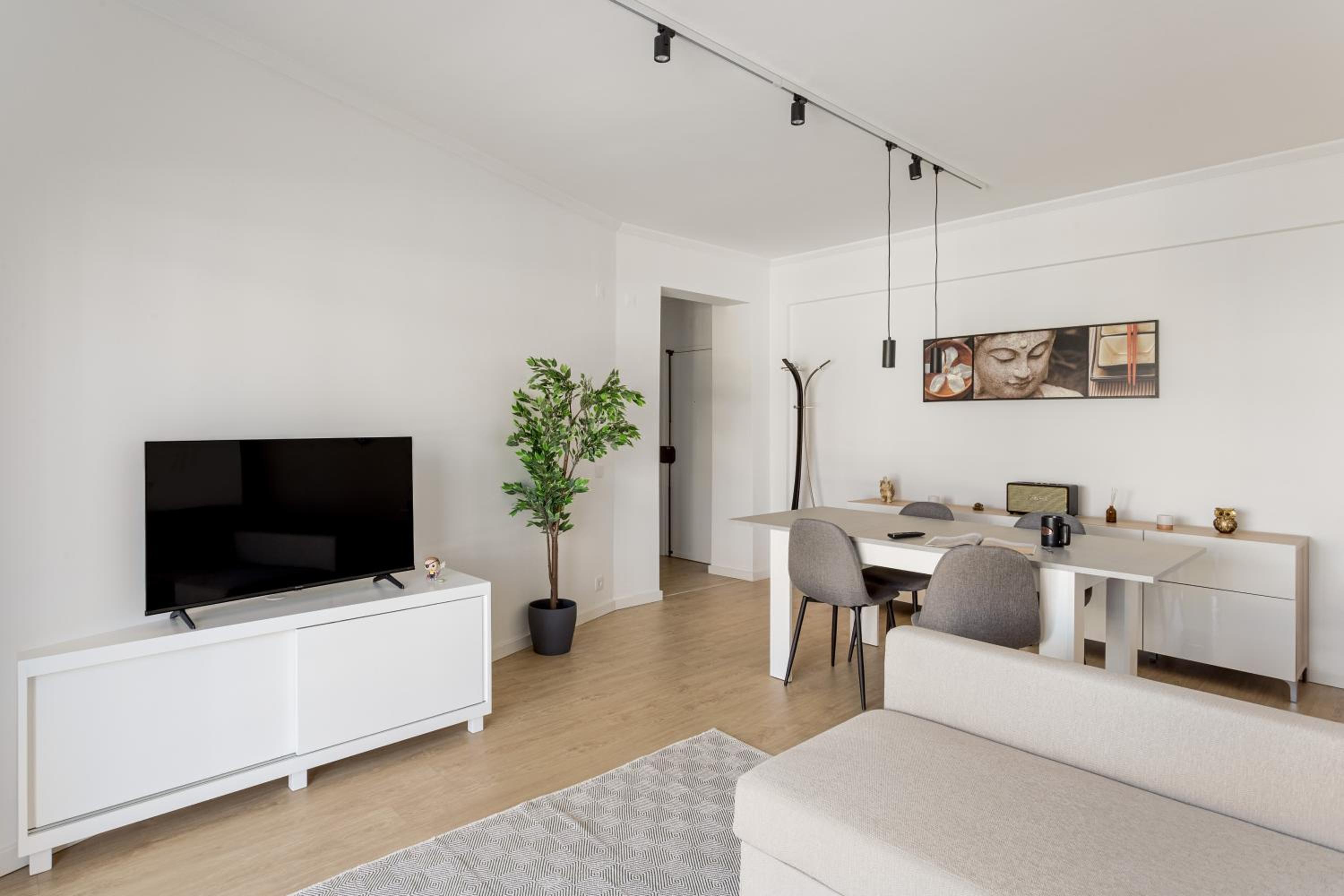 One-Bedroom Apartment photo 3