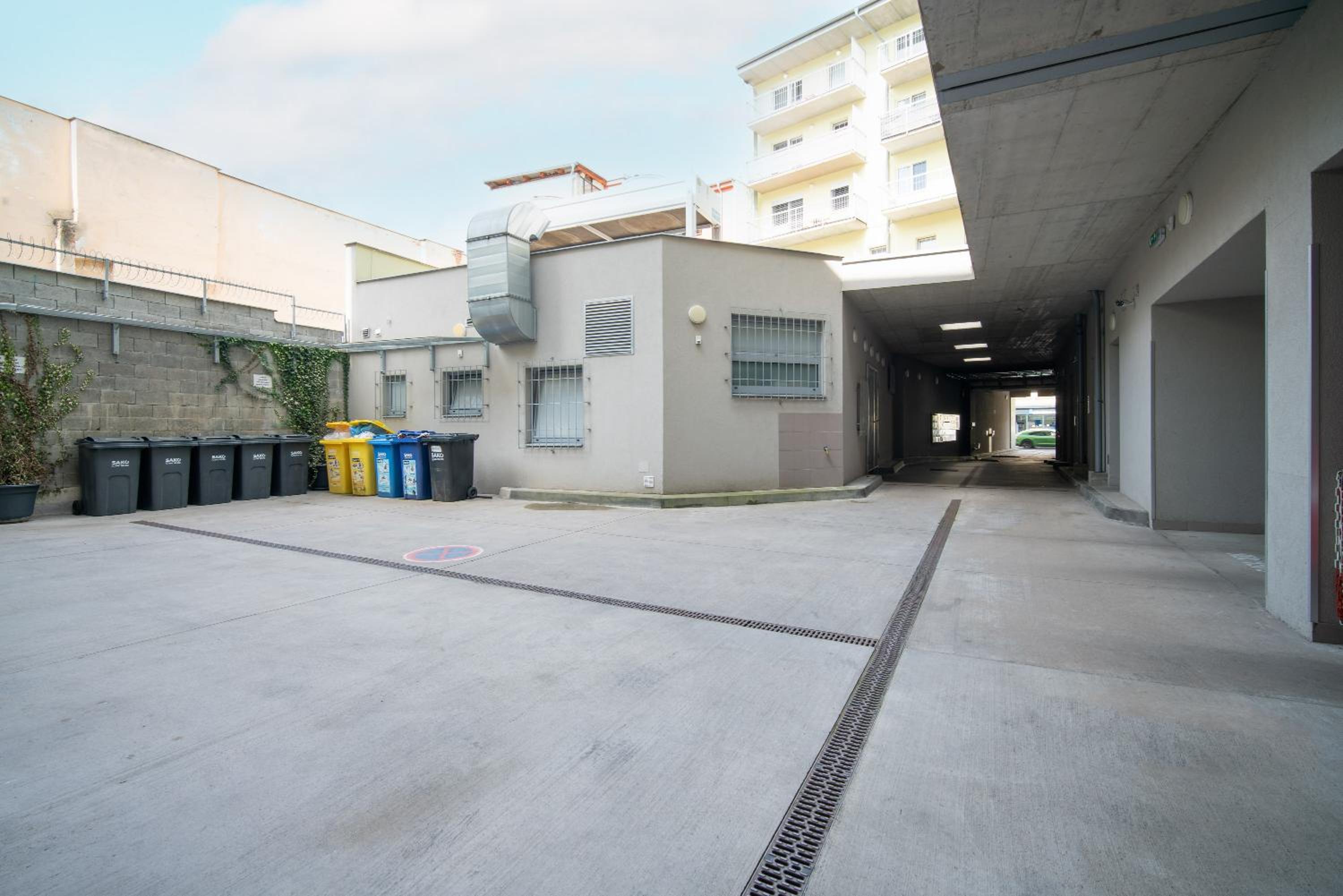 Studio with Balcony - Photo 16