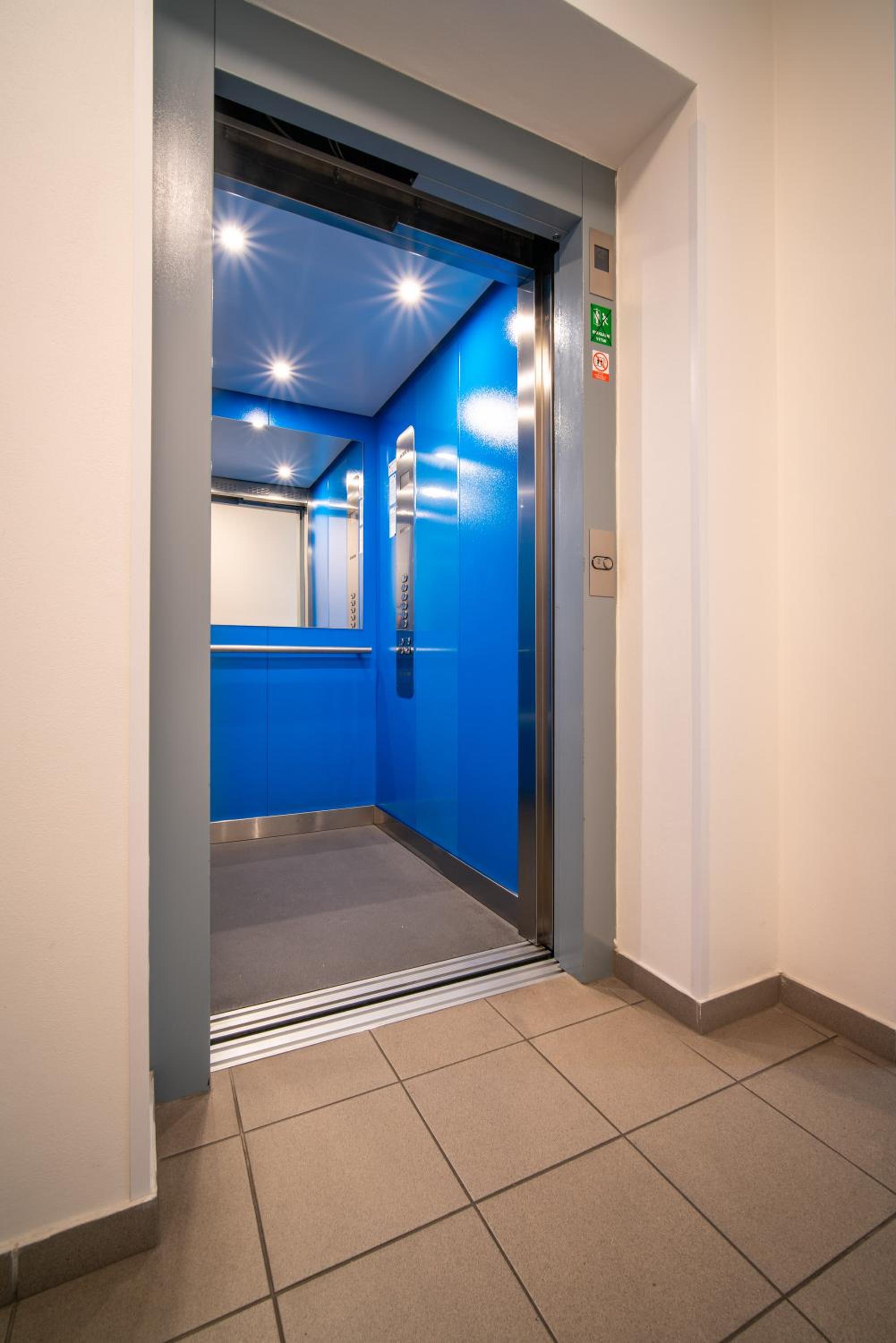 Studio with Balcony - Photo 15