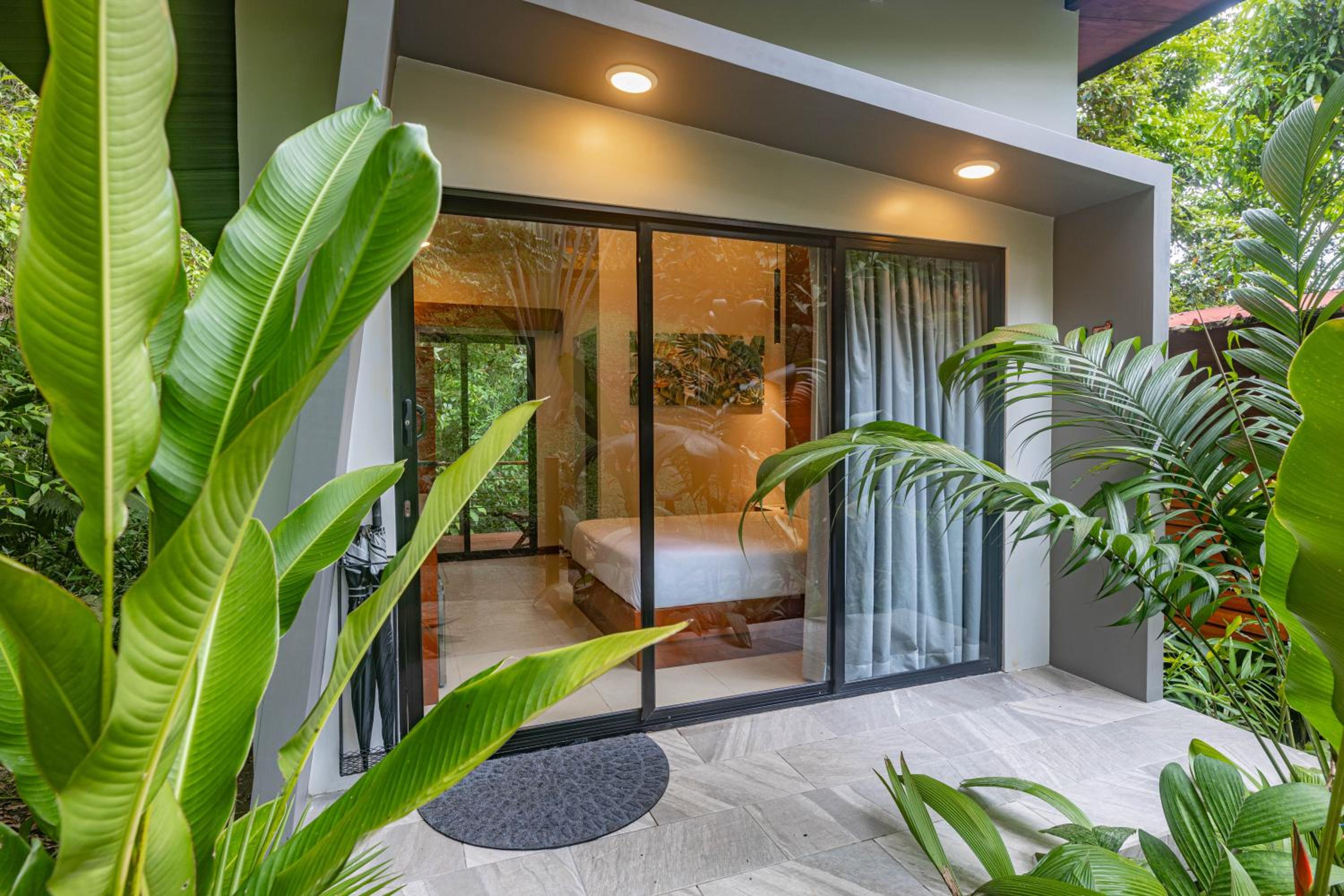 Tropical Forest Bungalow photo 3