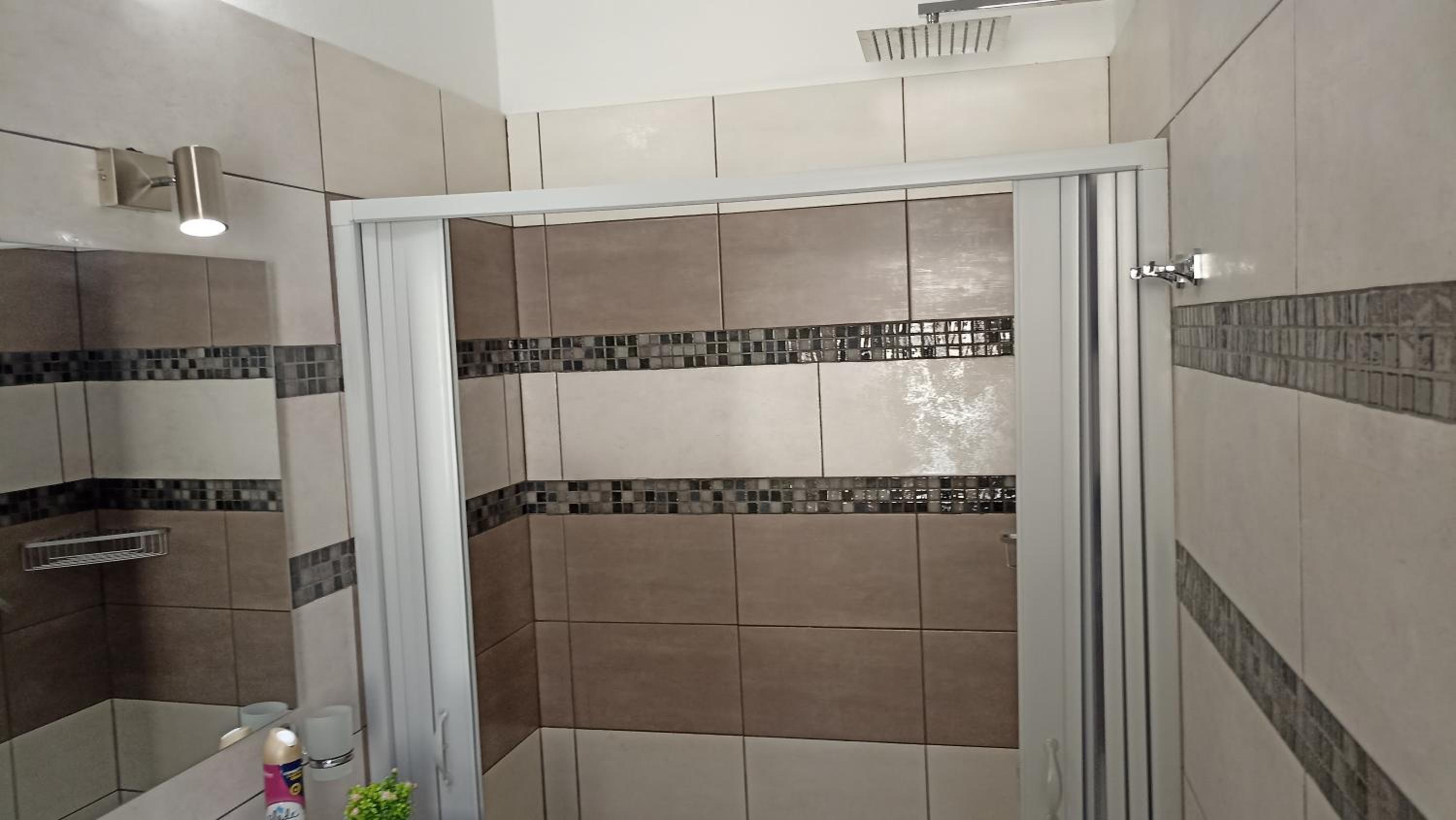 Deluxe Room - Photo 12