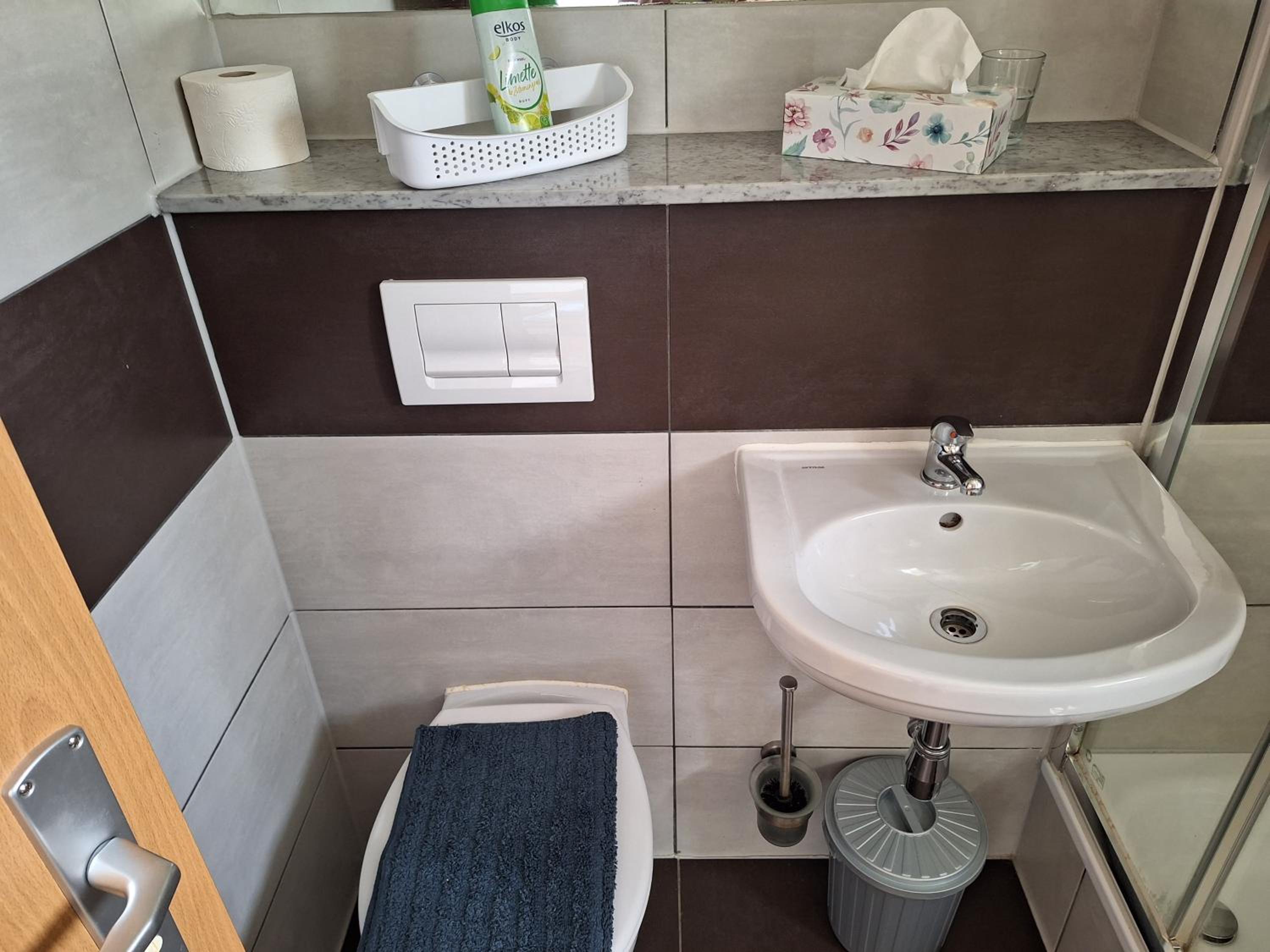 Budget Double Room photo 3
