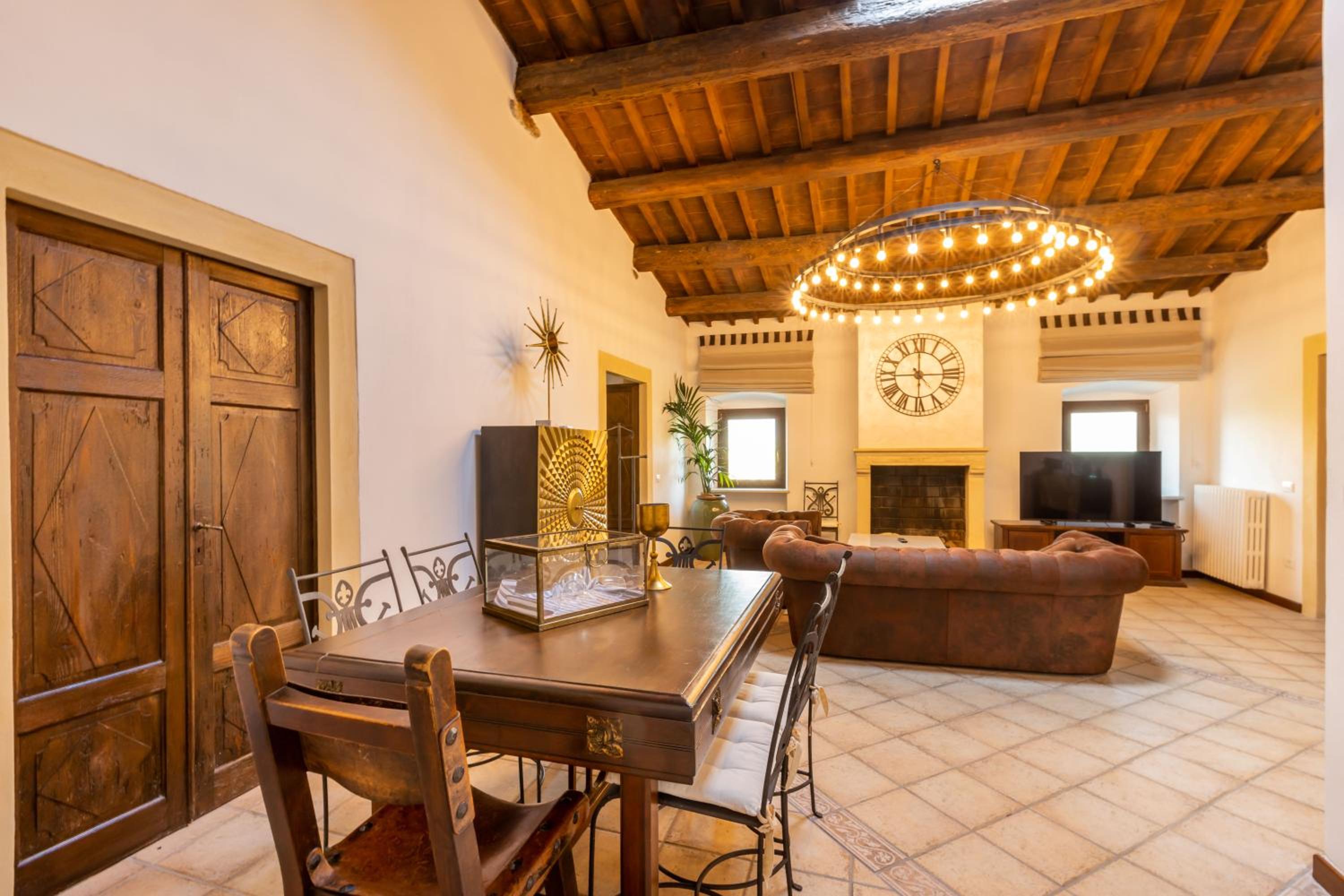 Executive Suite - Photo 3