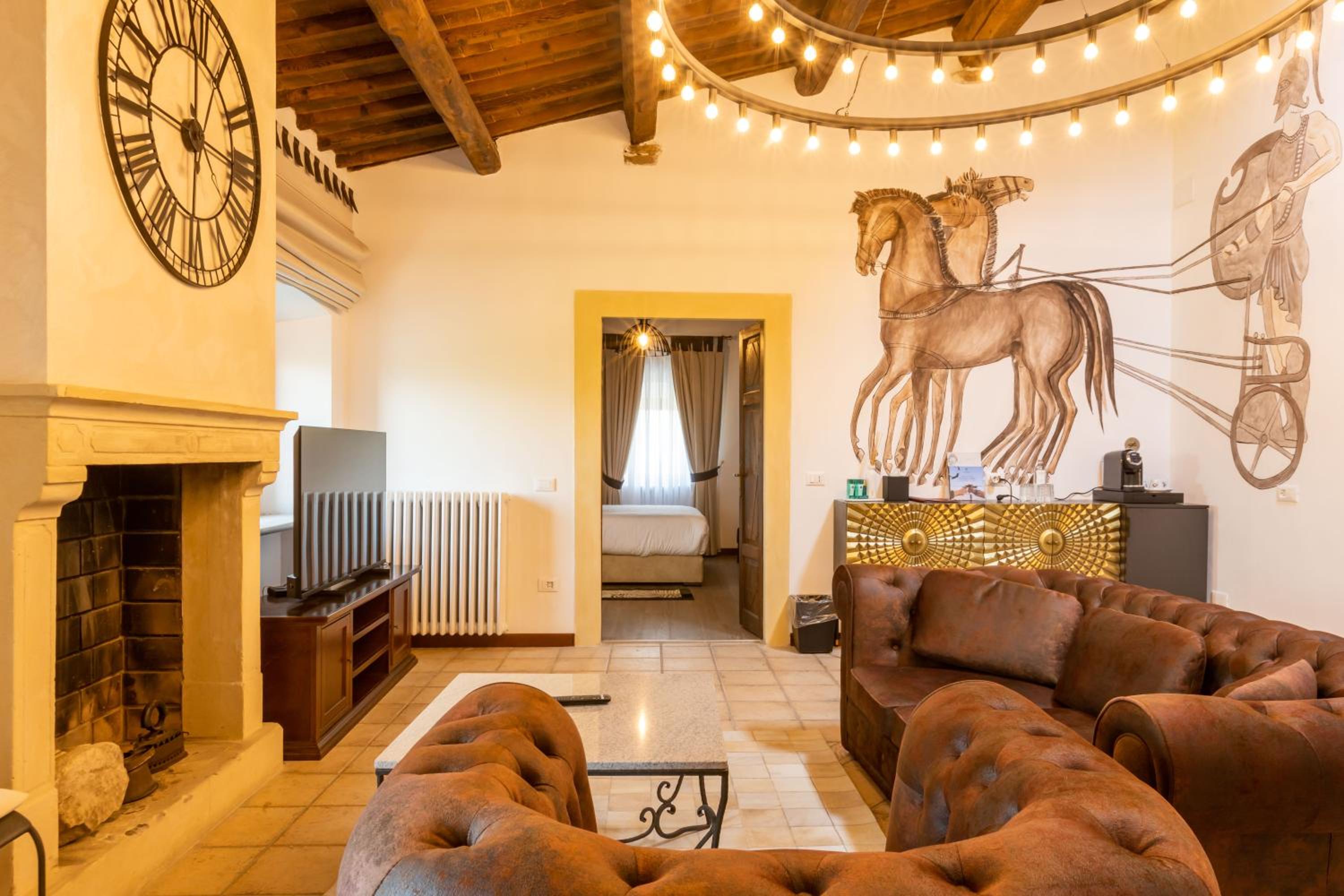 Executive Suite - Photo 4