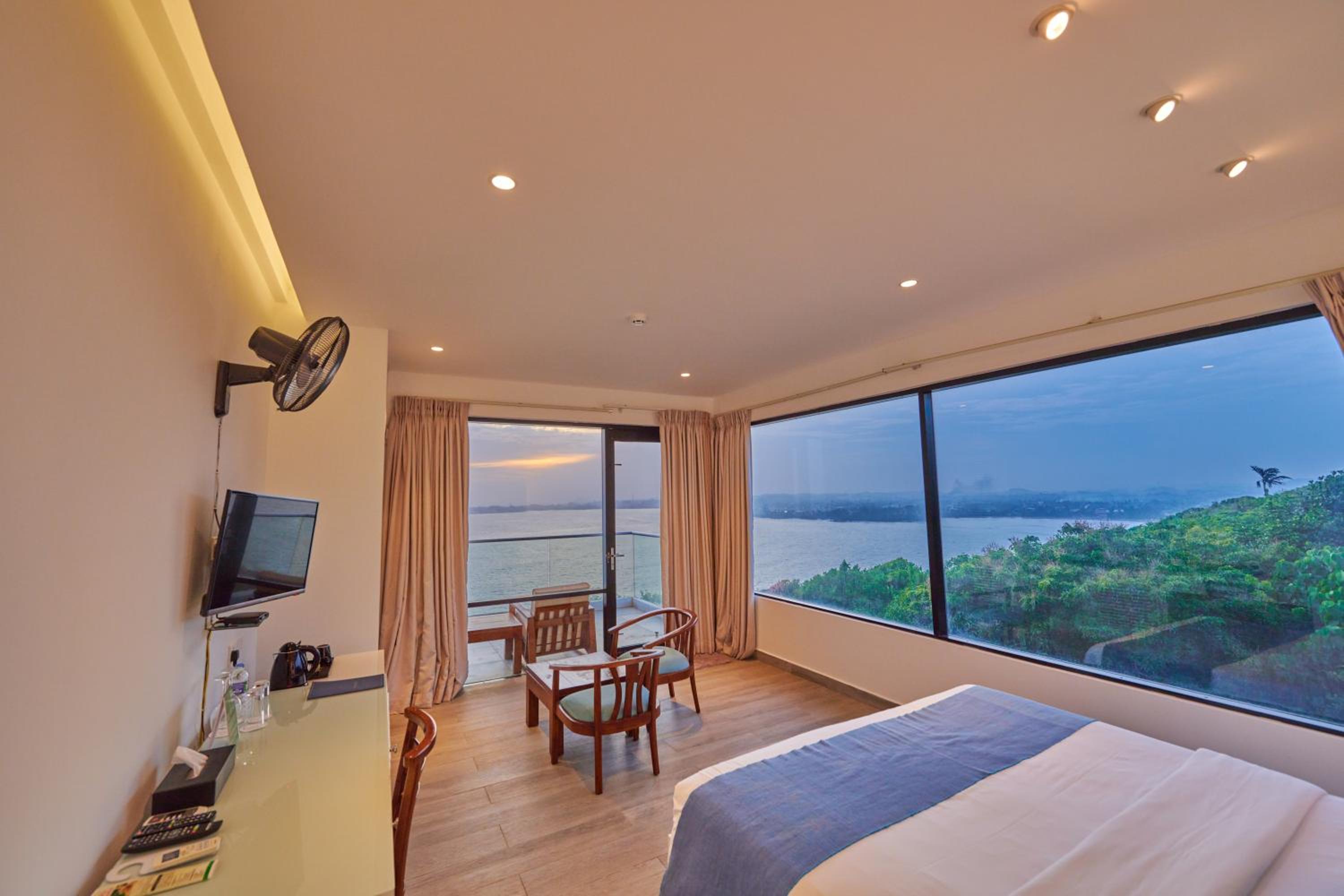 Deluxe Double Room with Panoramic View - Photo 3