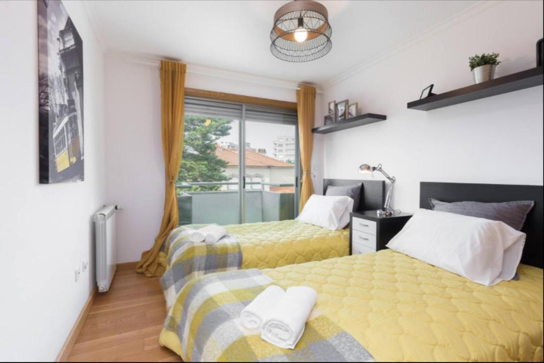 Apartment with Balcony - Photo 4