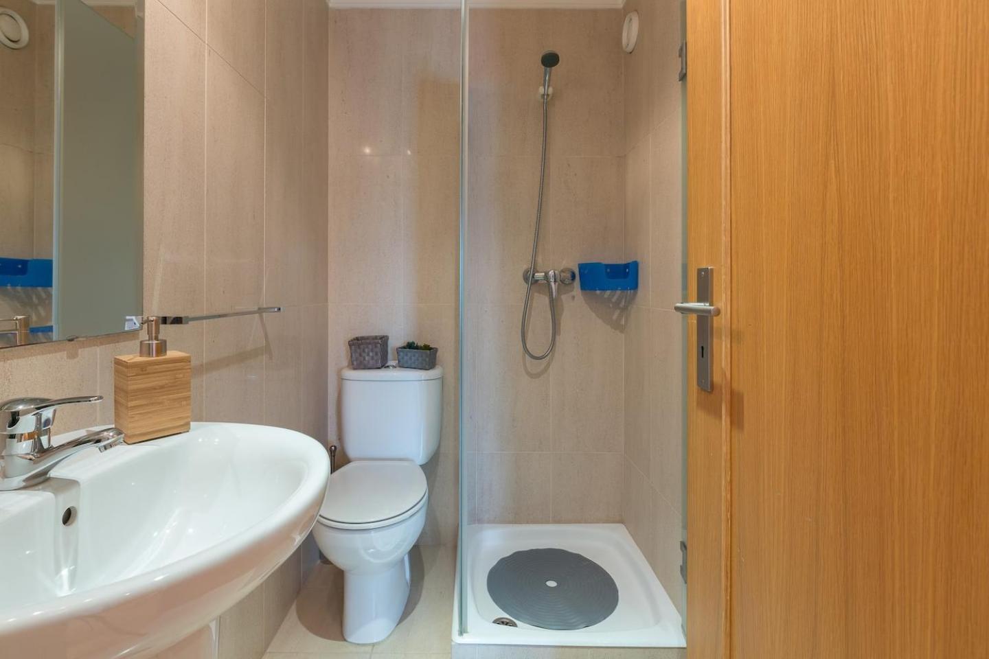 Apartment with Balcony - Photo 8