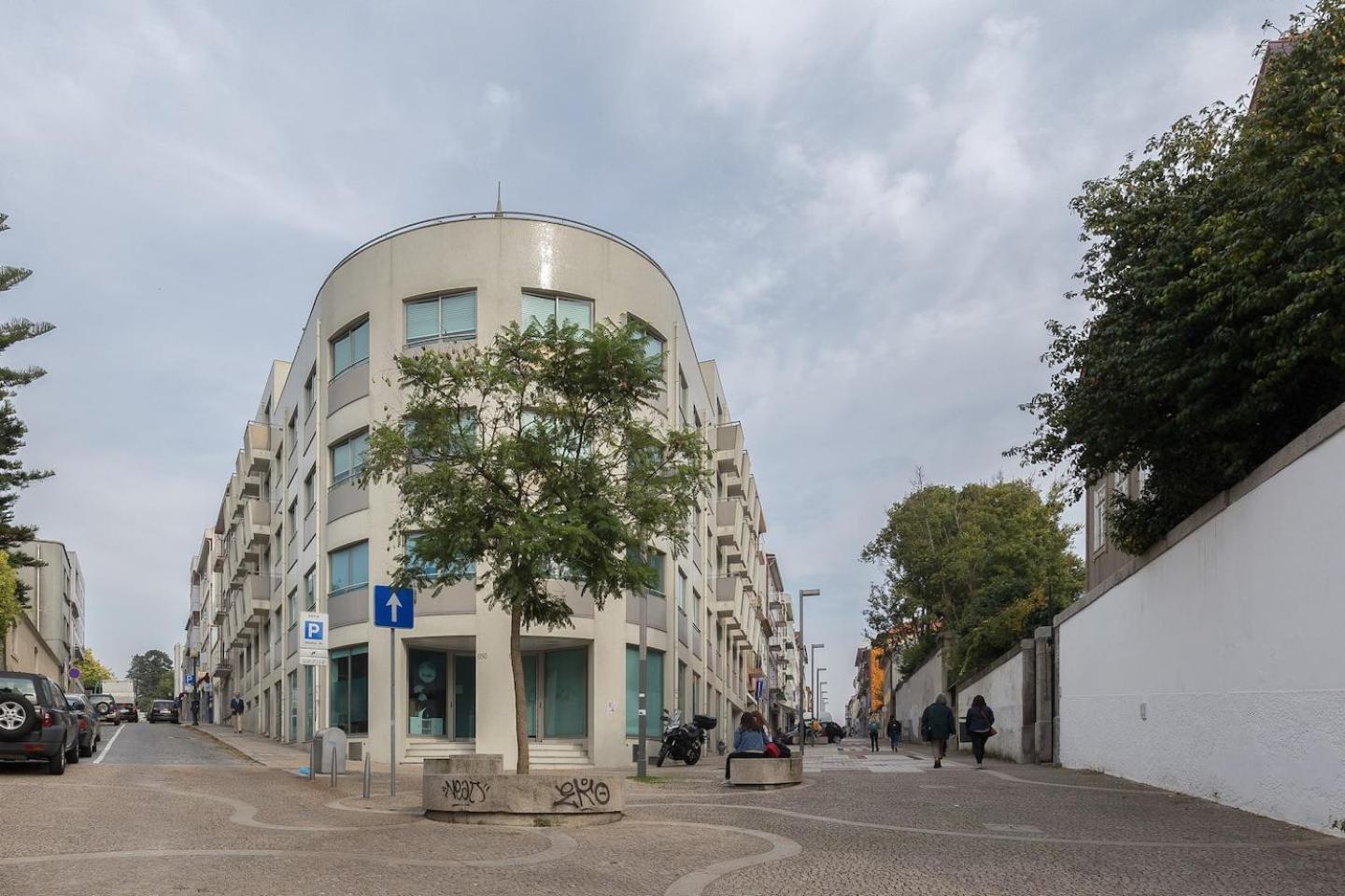 Apartment with Balcony - Photo 9