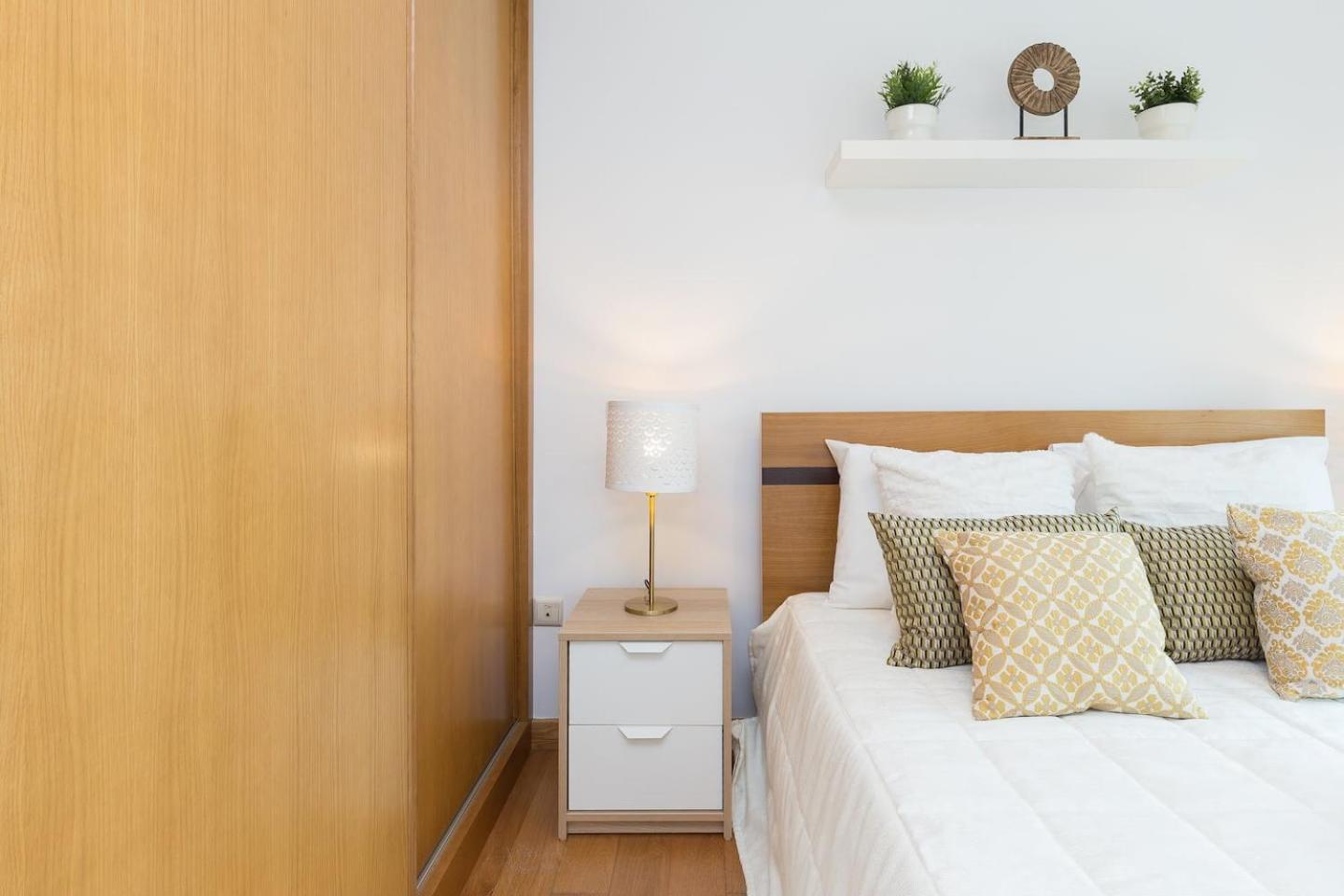 Apartment with Balcony - Photo 10