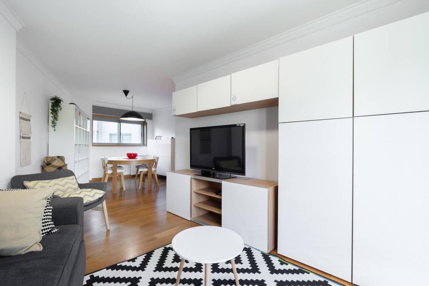 Apartment with Balcony - Photo 11
