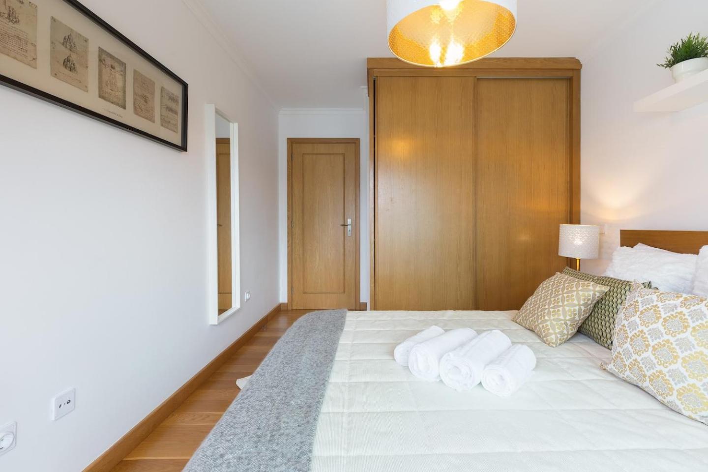 Apartment with Balcony - Photo 12