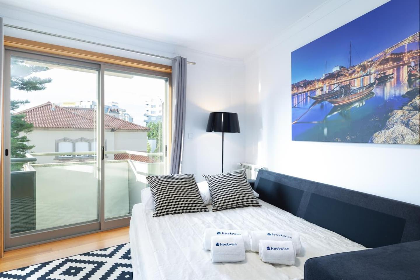 Apartment with Balcony - Photo 19