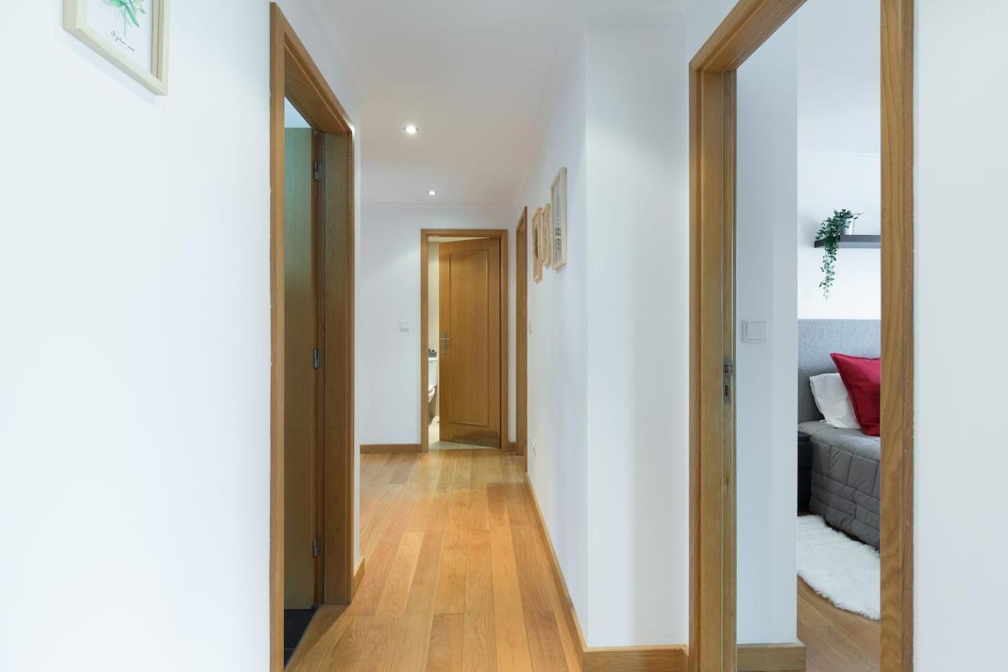 Apartment with Balcony - Photo 27