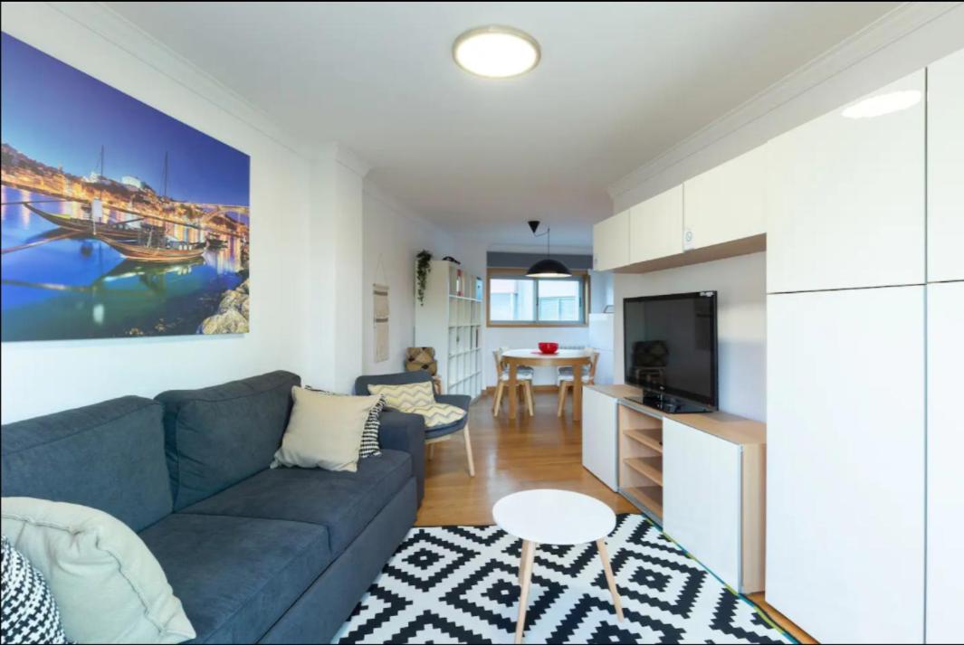 Apartment with Balcony - Photo 32