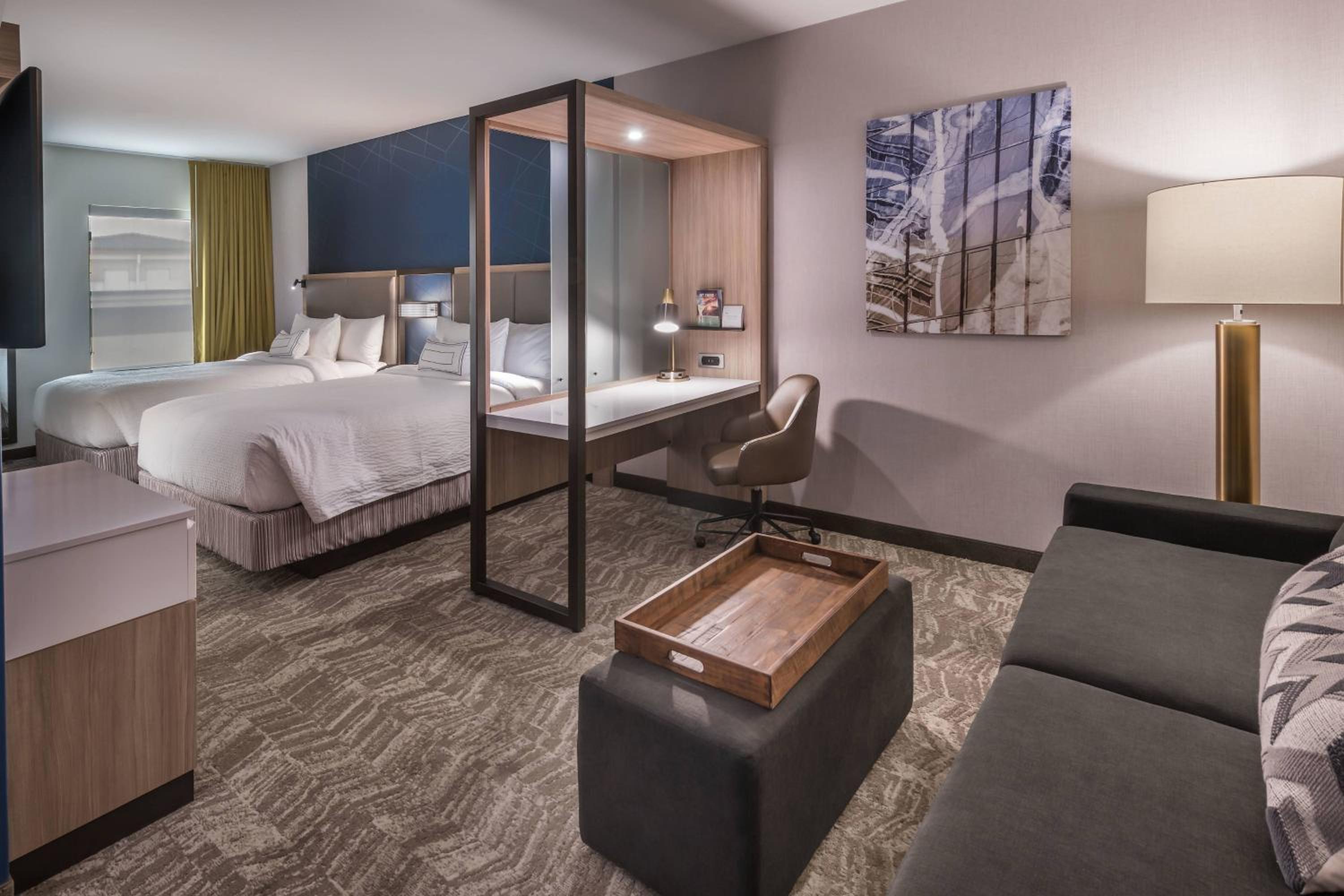 Queen Suite with Two Queen Beds, Bathtub and Trundle Sofa - Mobility Access photo 3