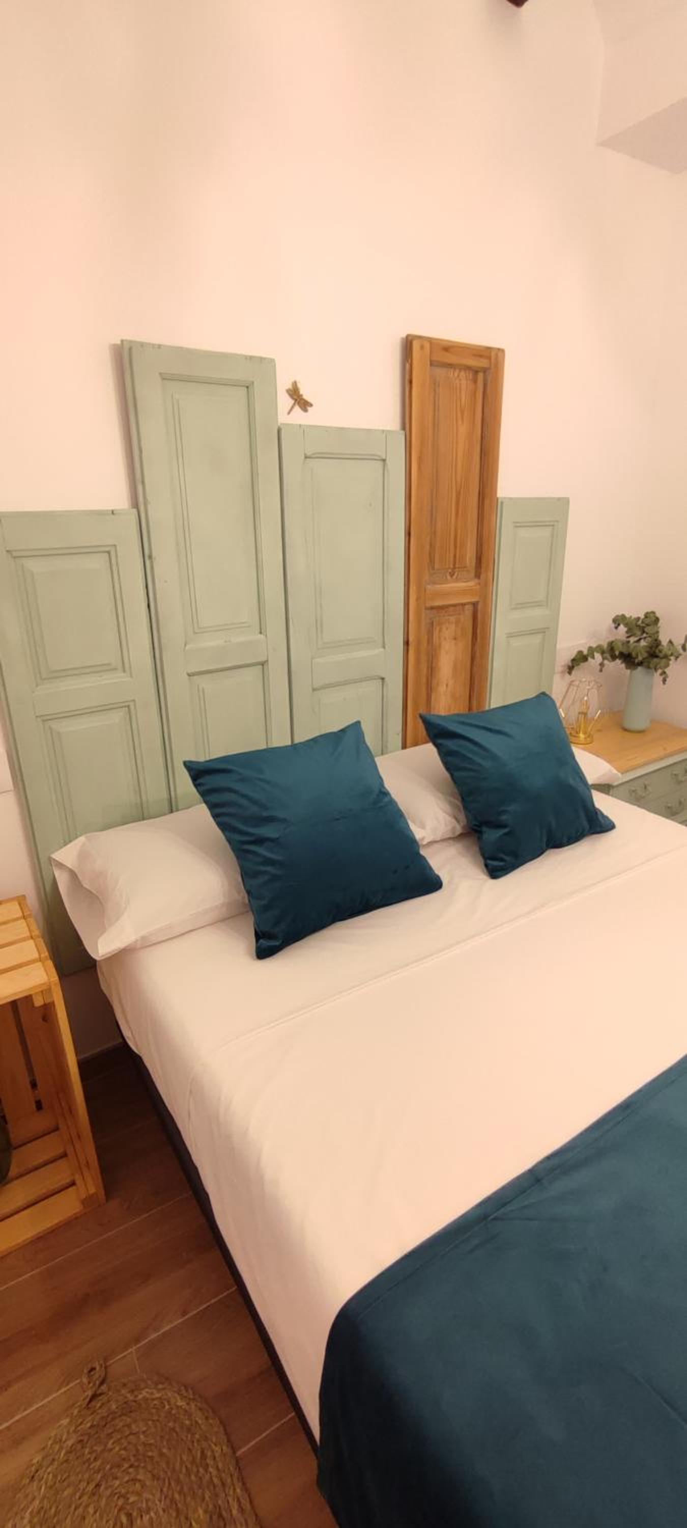 Five-Bedroom House photo 2