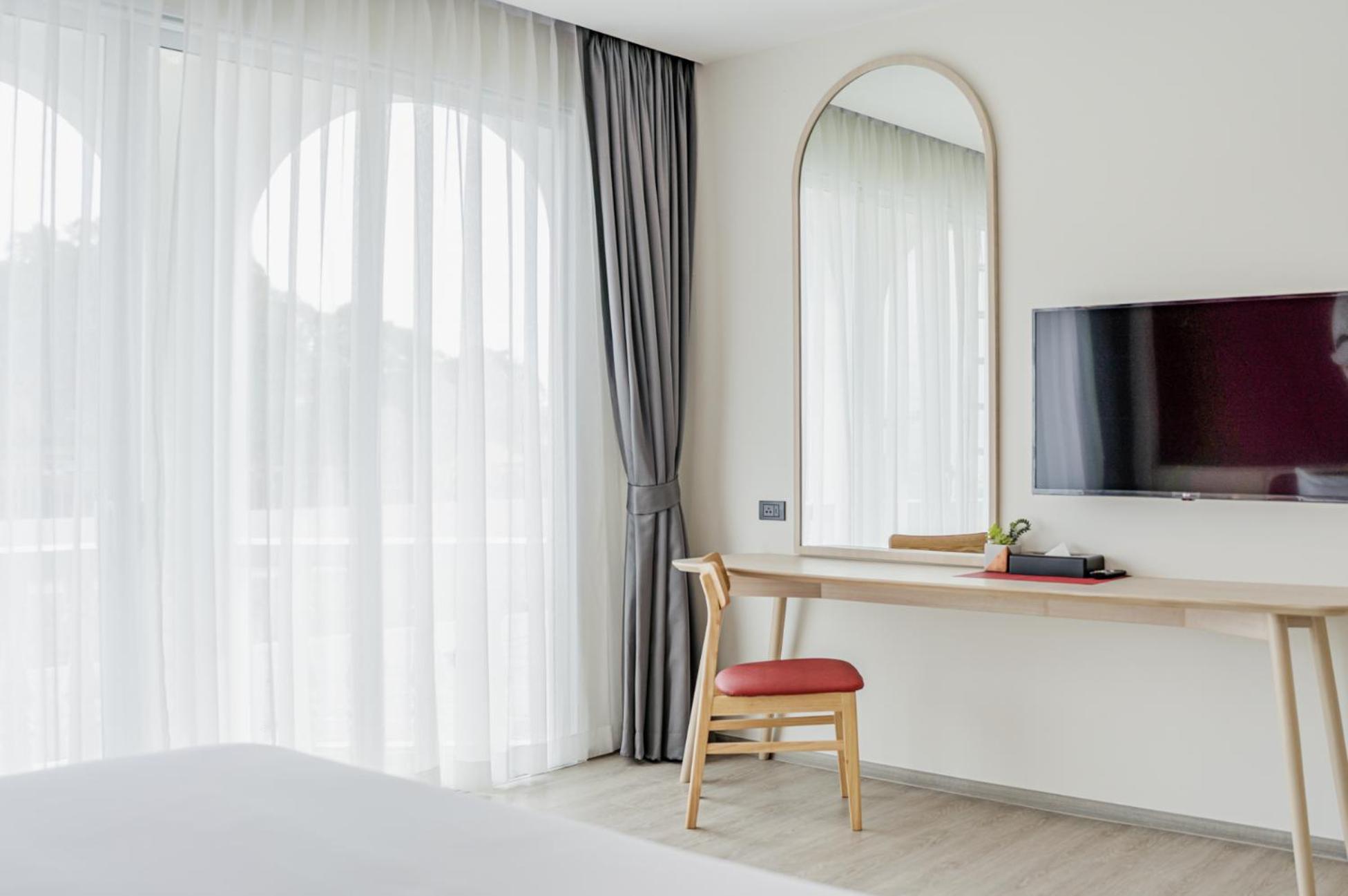 Deluxe Double Room with Balcony - Photo 2