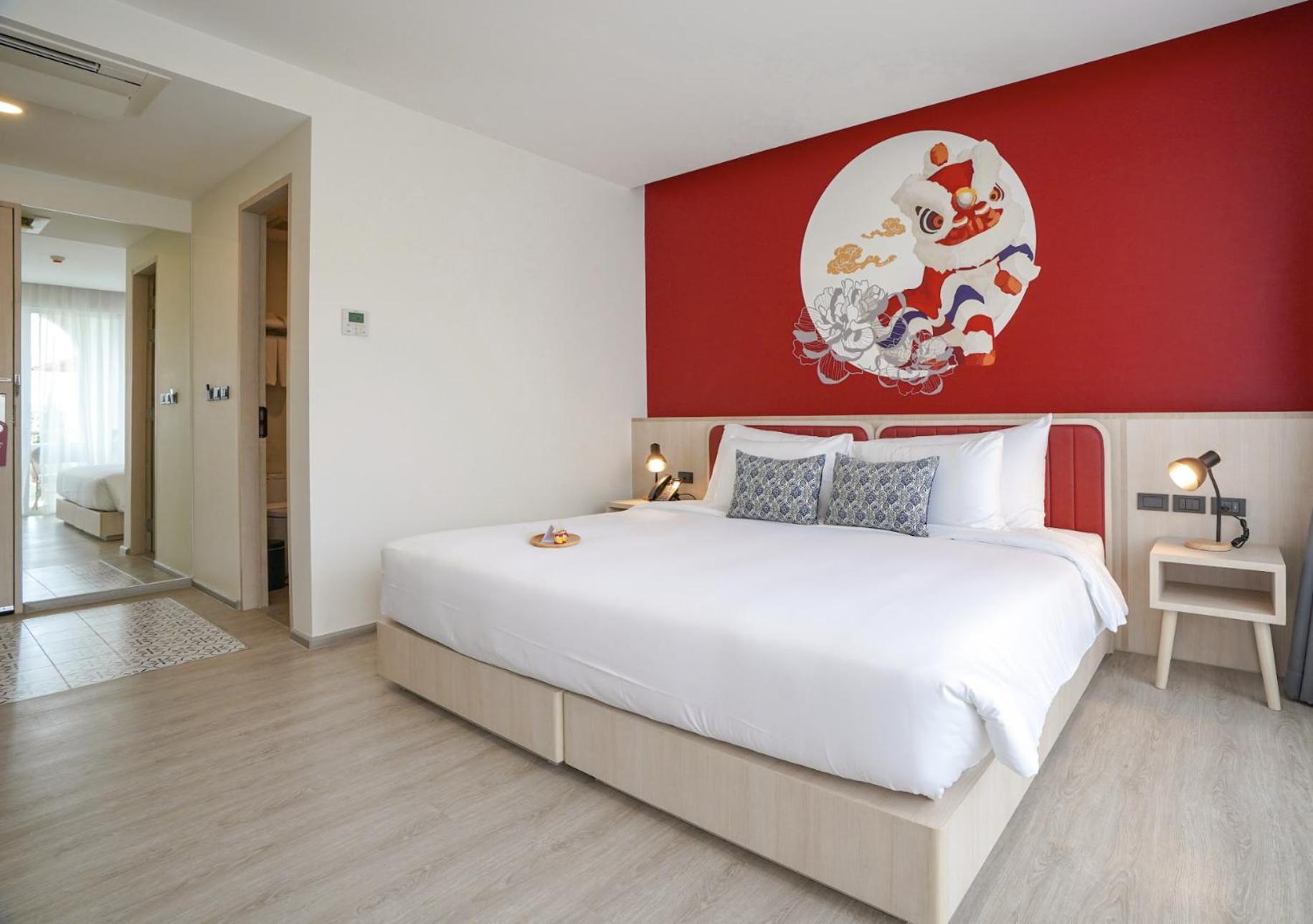 Deluxe Double Room with Balcony - Photo 4