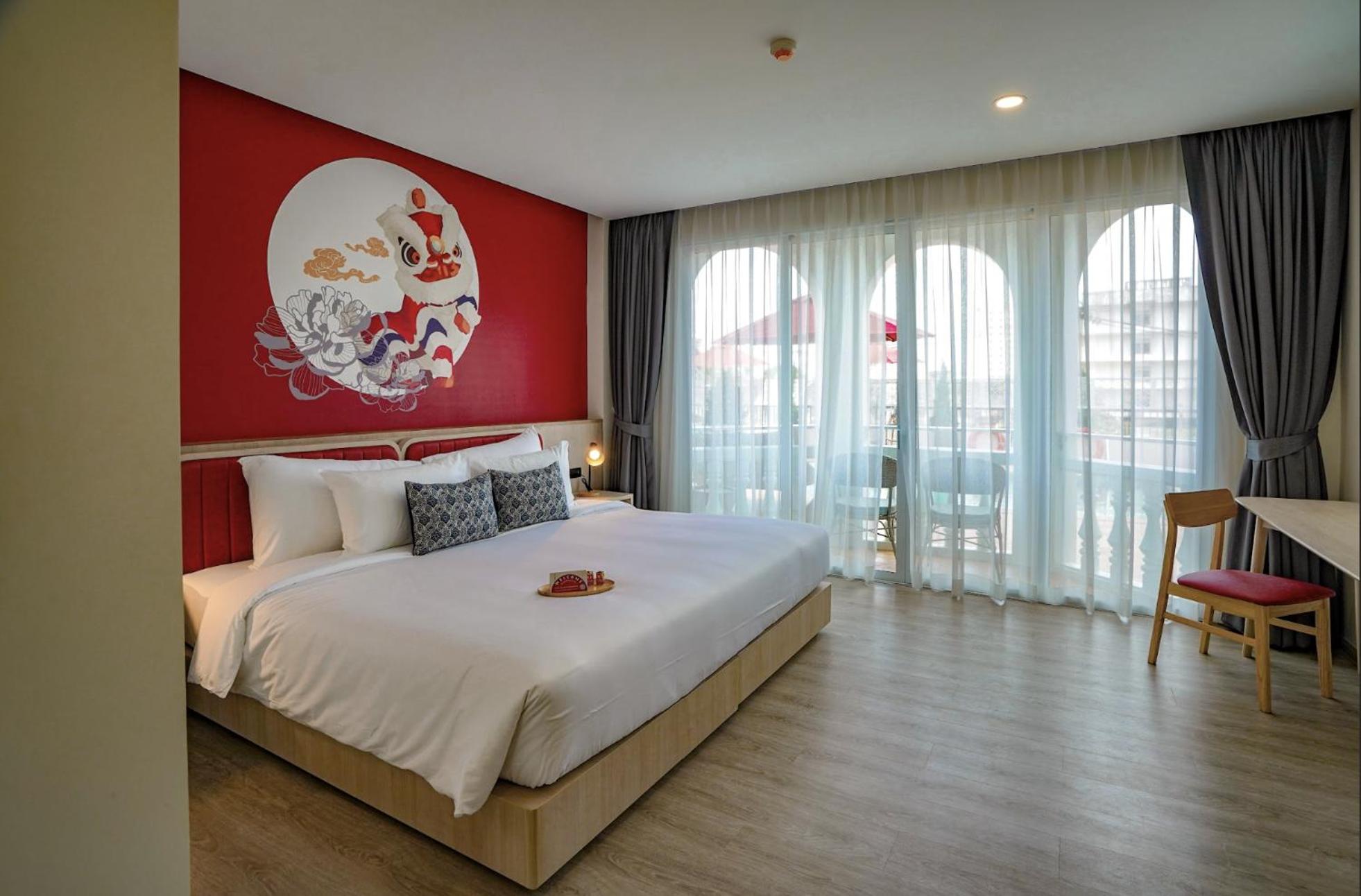 Deluxe Double Room with Balcony - Photo 8