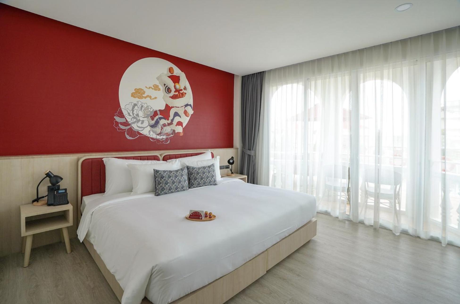 Deluxe Double Room with Balcony - Photo 7