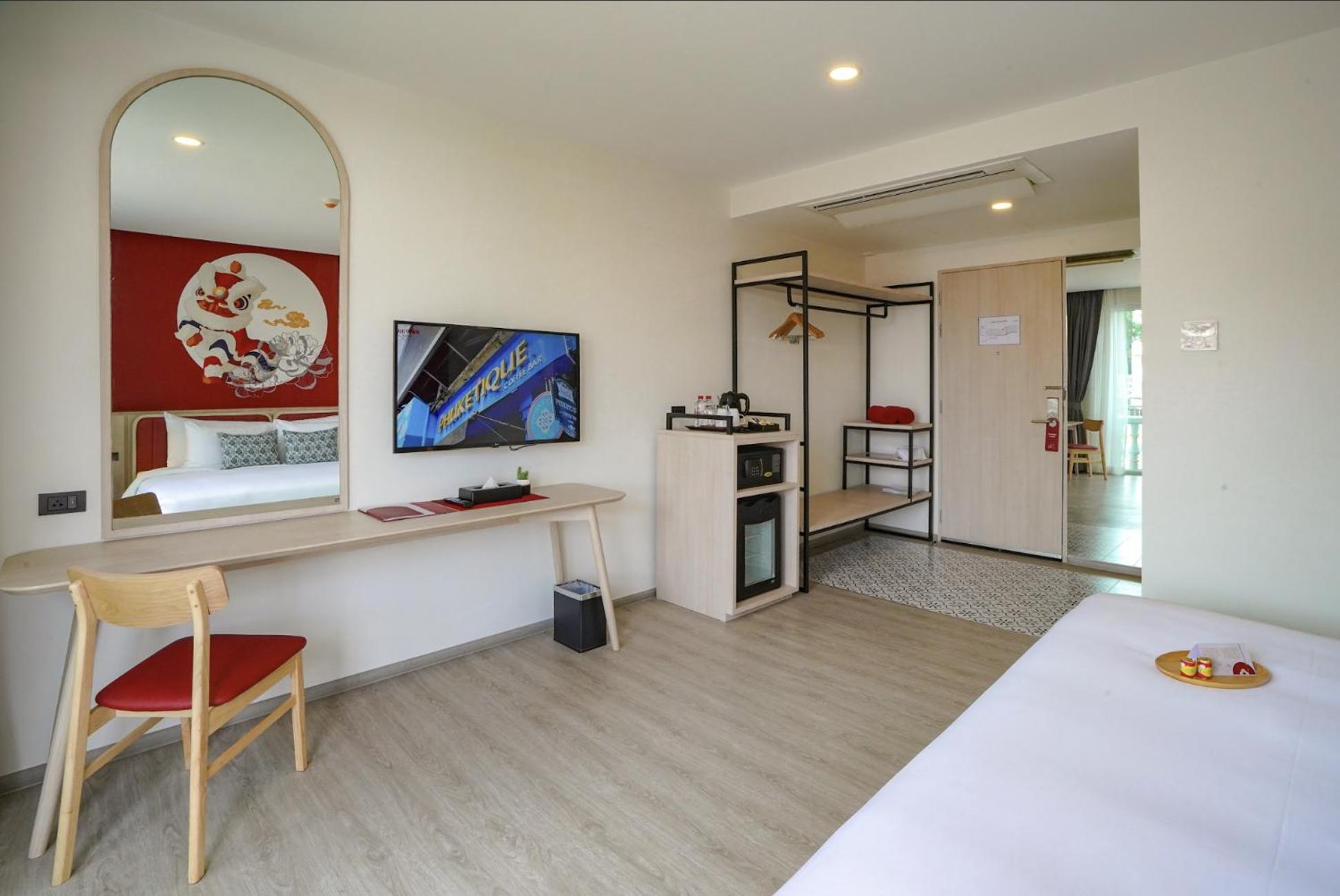 Deluxe Double Room with Balcony - Photo 3