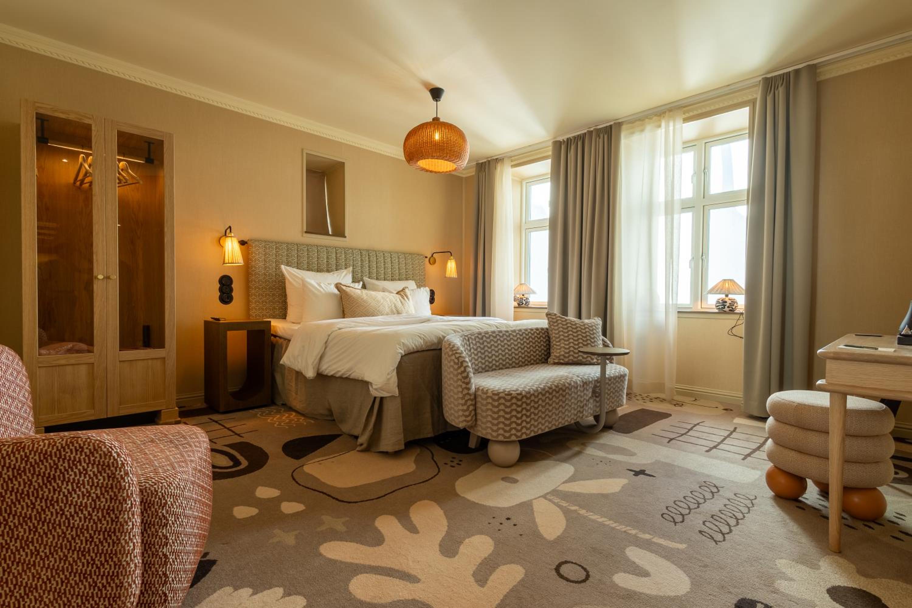 Deluxe King Room photo 1