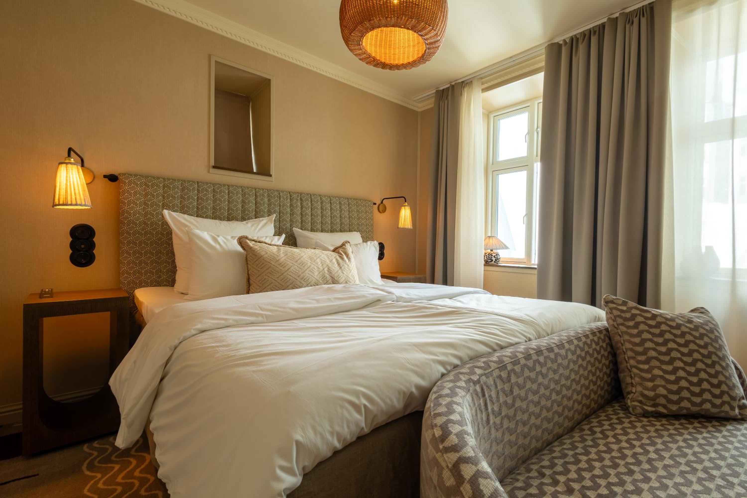 Deluxe King Room photo 3