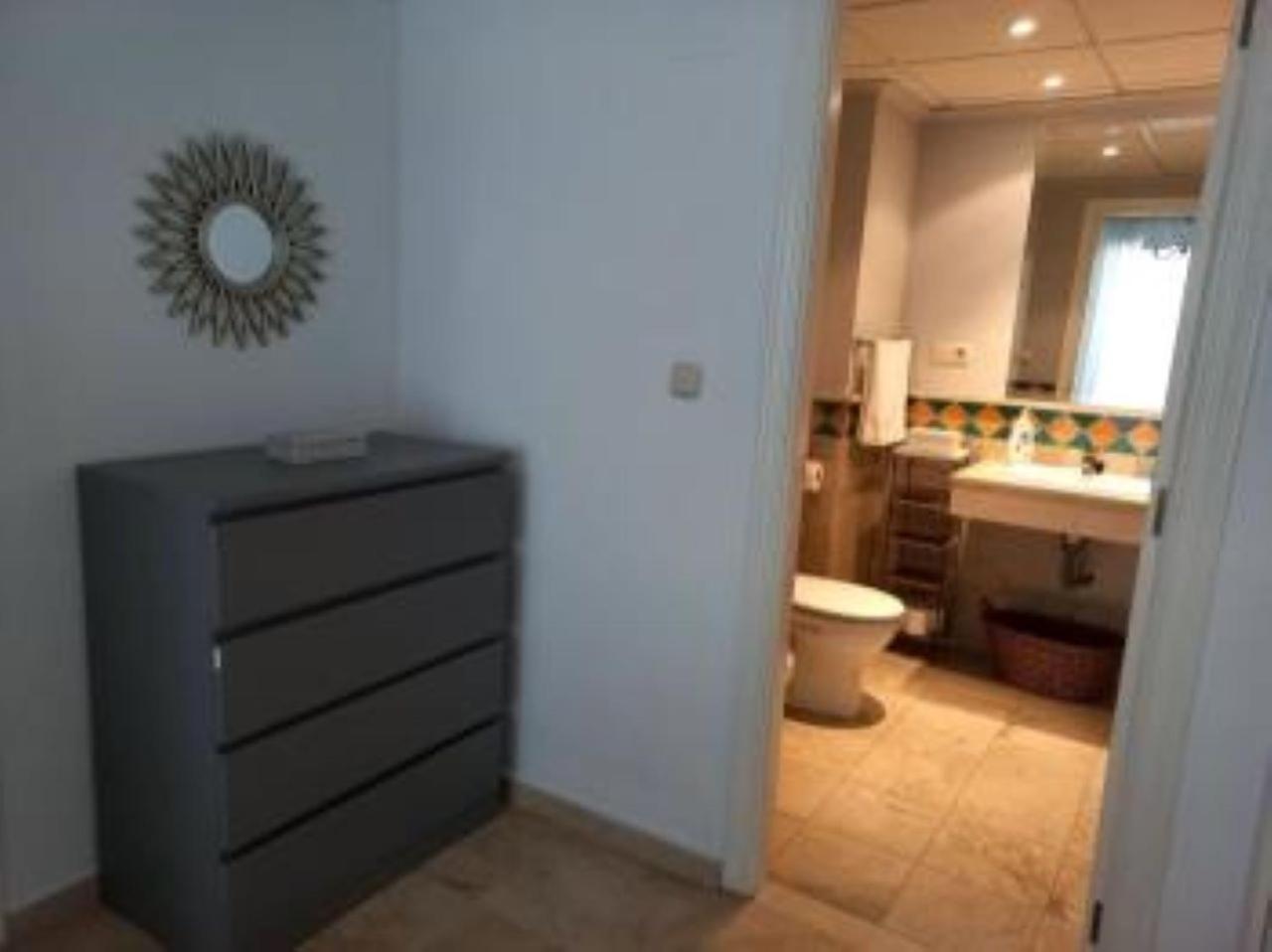 One-Bedroom Apartment thumbnail 5