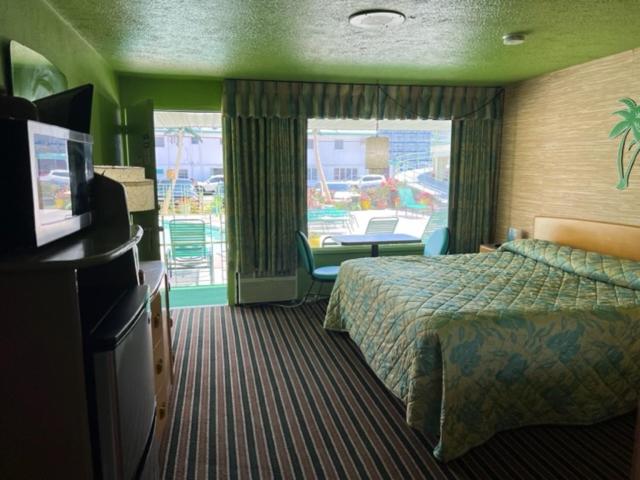 King Room with Pool View photo 2