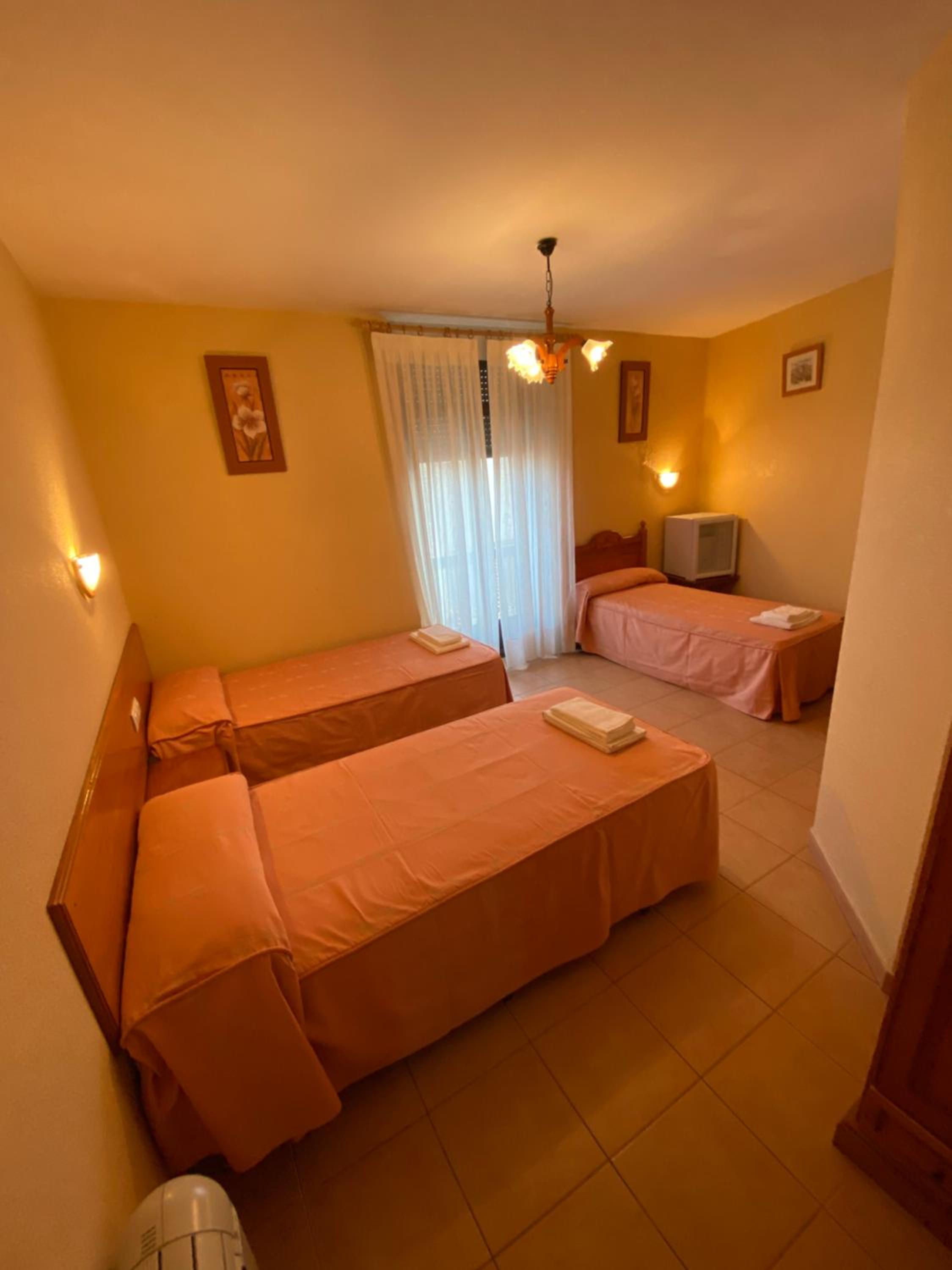 Habitación Triple con Baño Privado