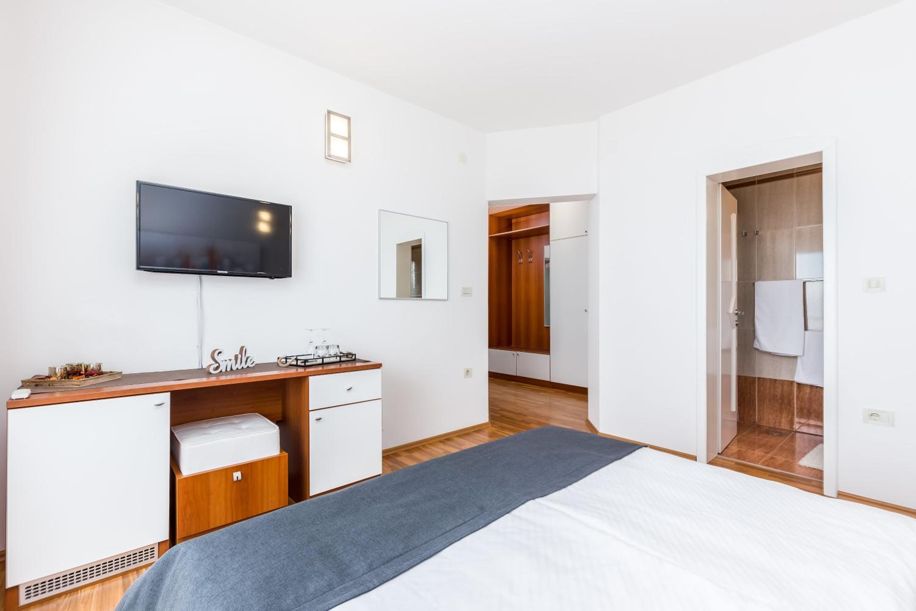 Deluxe Double Room with Balcony and Sea View
