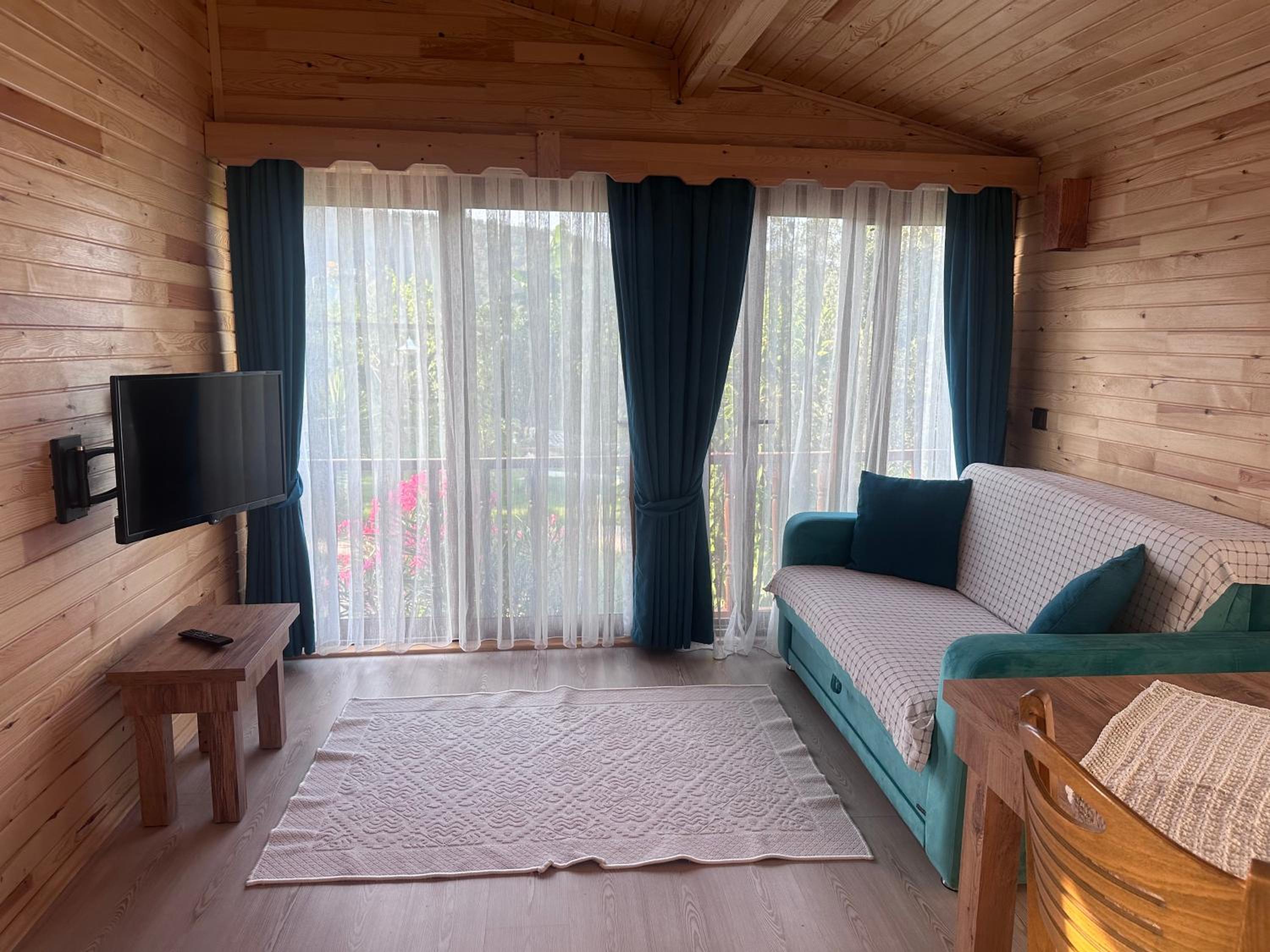 One-Bedroom Bungalow photo 1