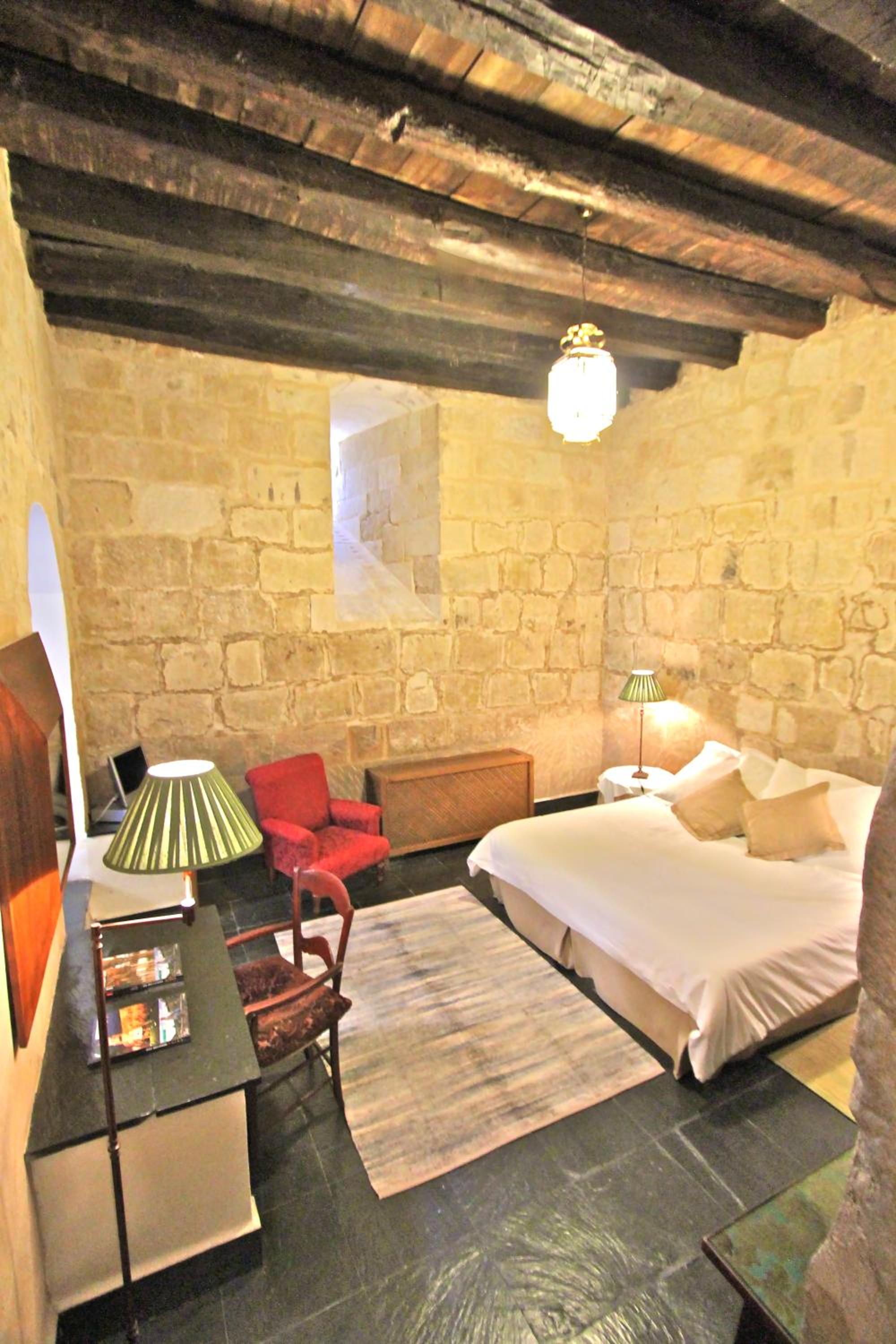 Deluxe Double or Twin Room photo 2