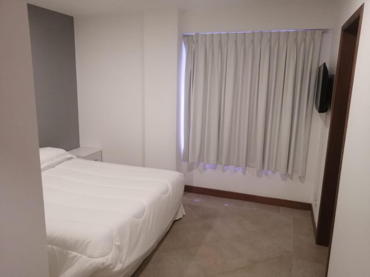 One-Bedroom Apartment with Balcony and Sea View photo 2