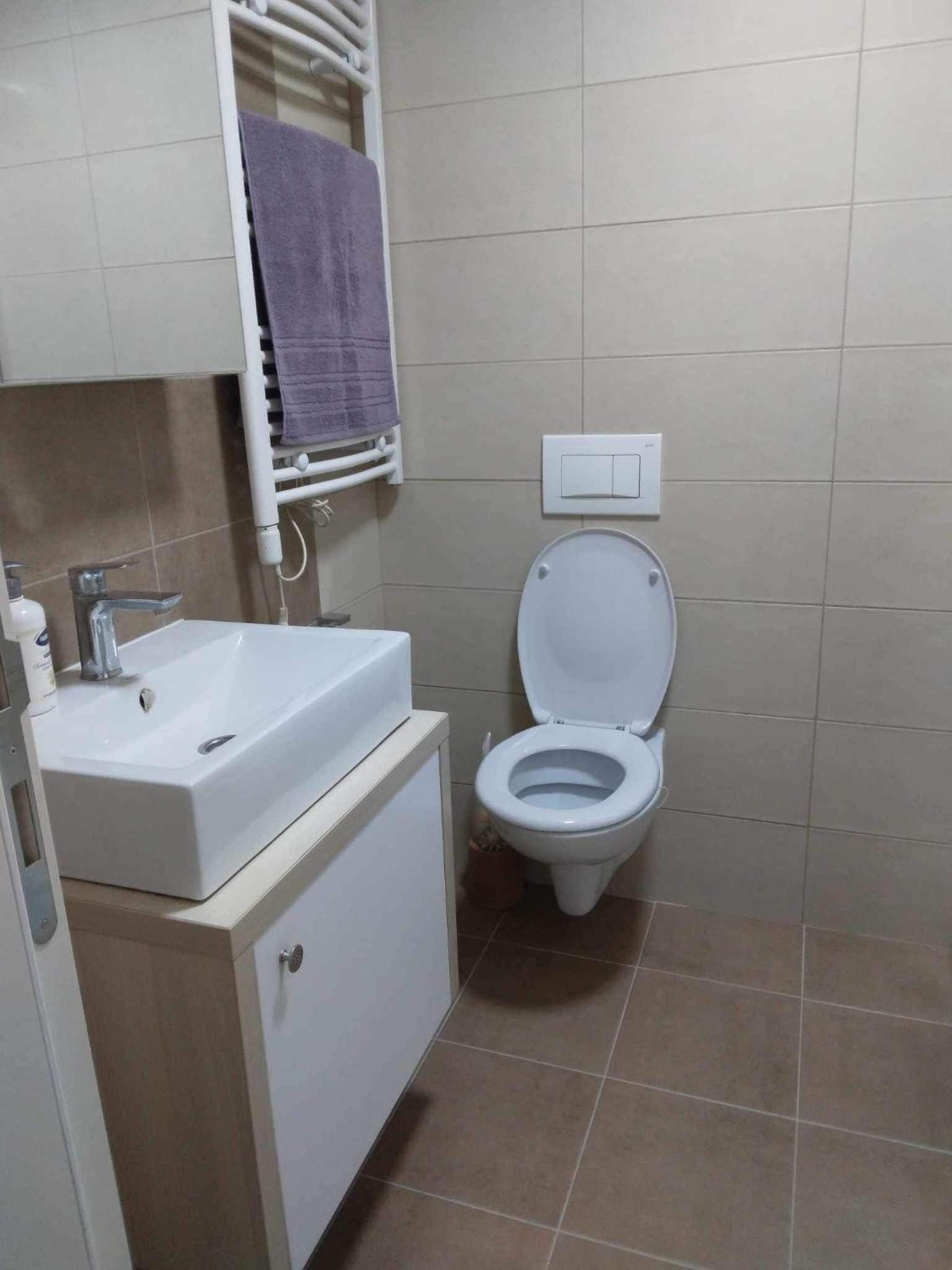 One-Bedroom Apartment photo 3