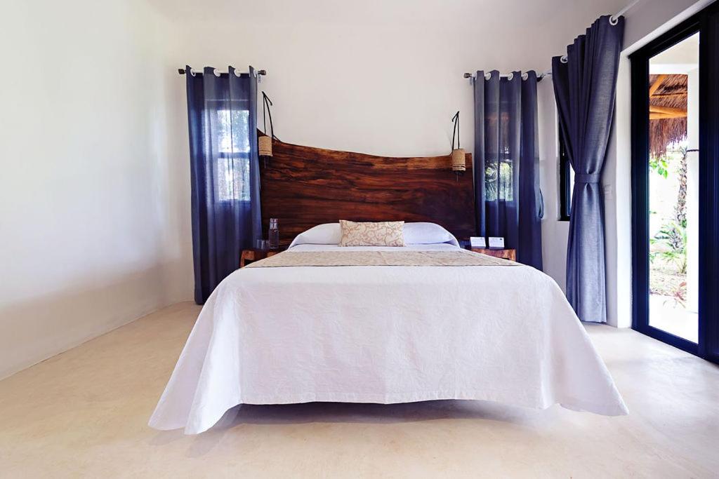 Queen Room with Garden View - Photo 14