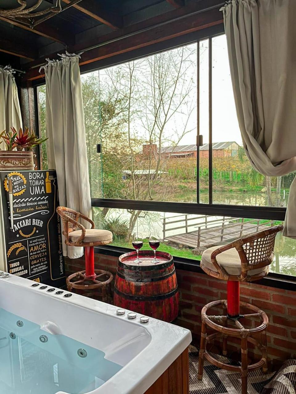 Suite with Hot Tub photo 1