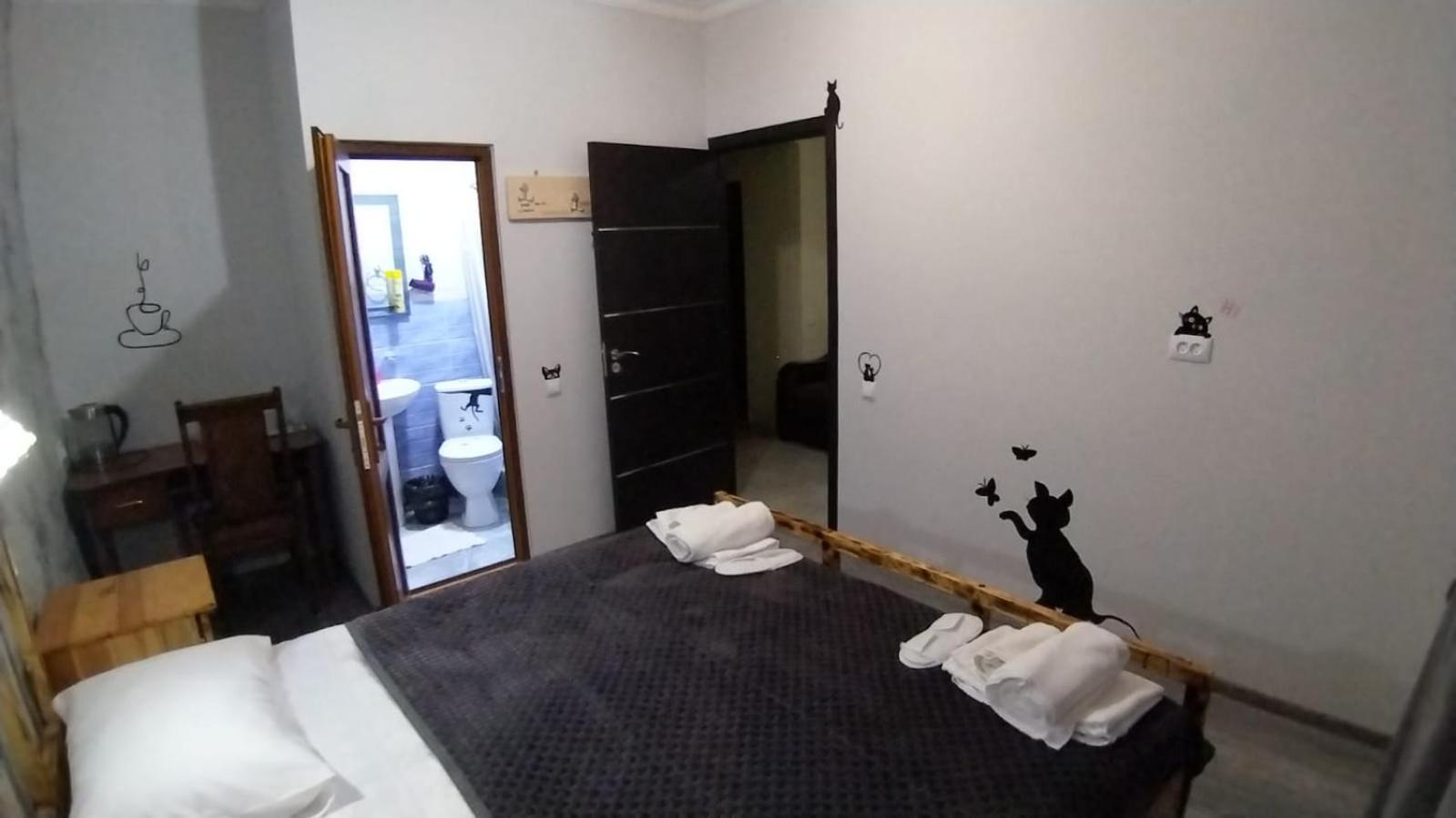 Deluxe Double Room with Bath photo 3