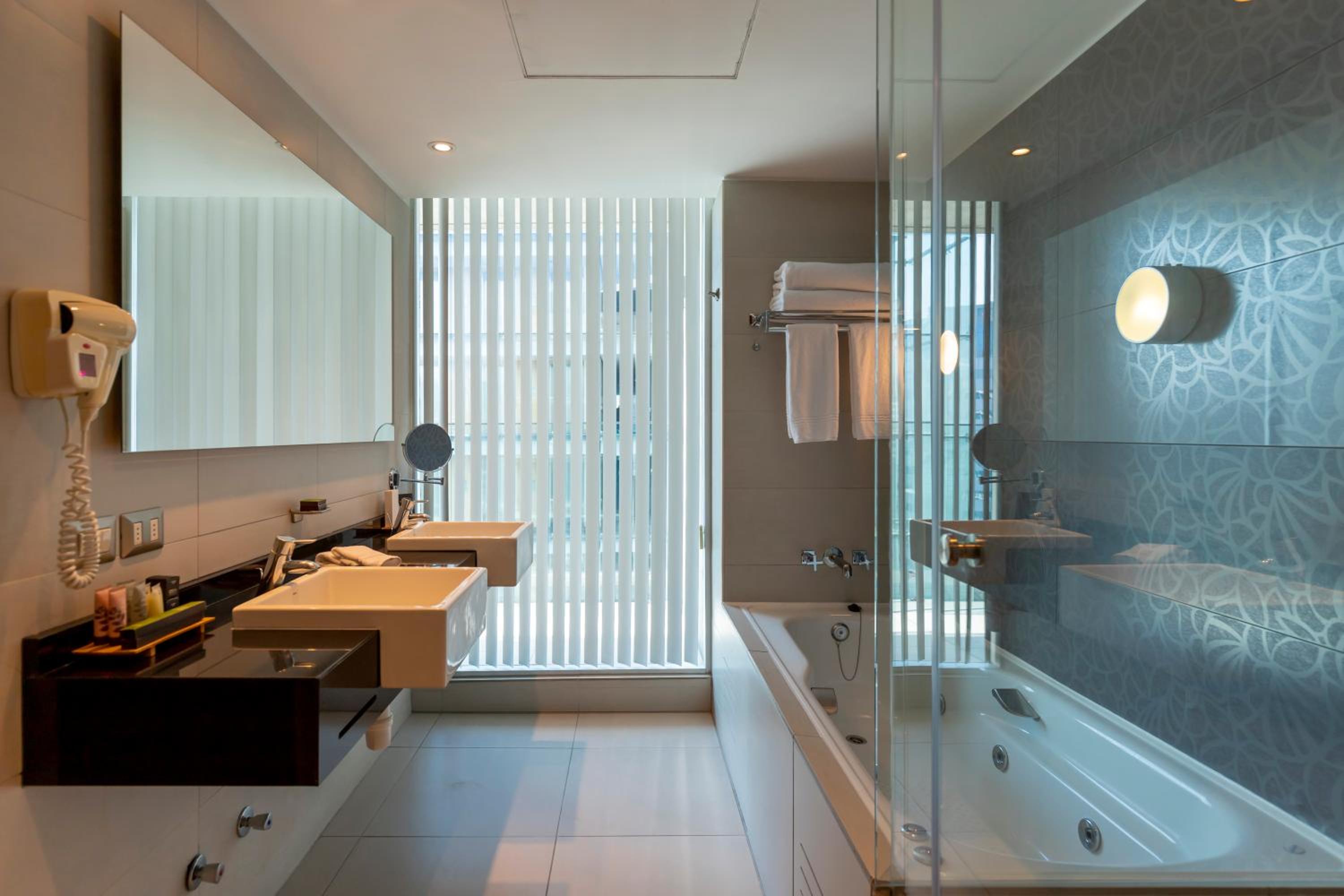 King Suite with Hot Tub and Balcony photo 2