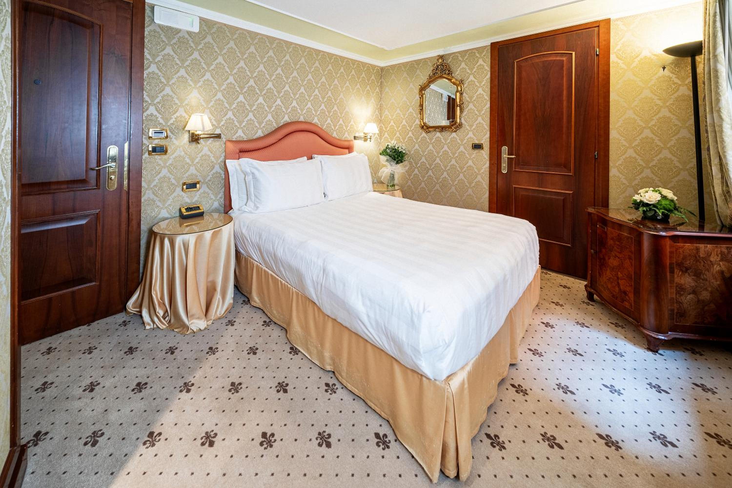 Queen Room photo 3